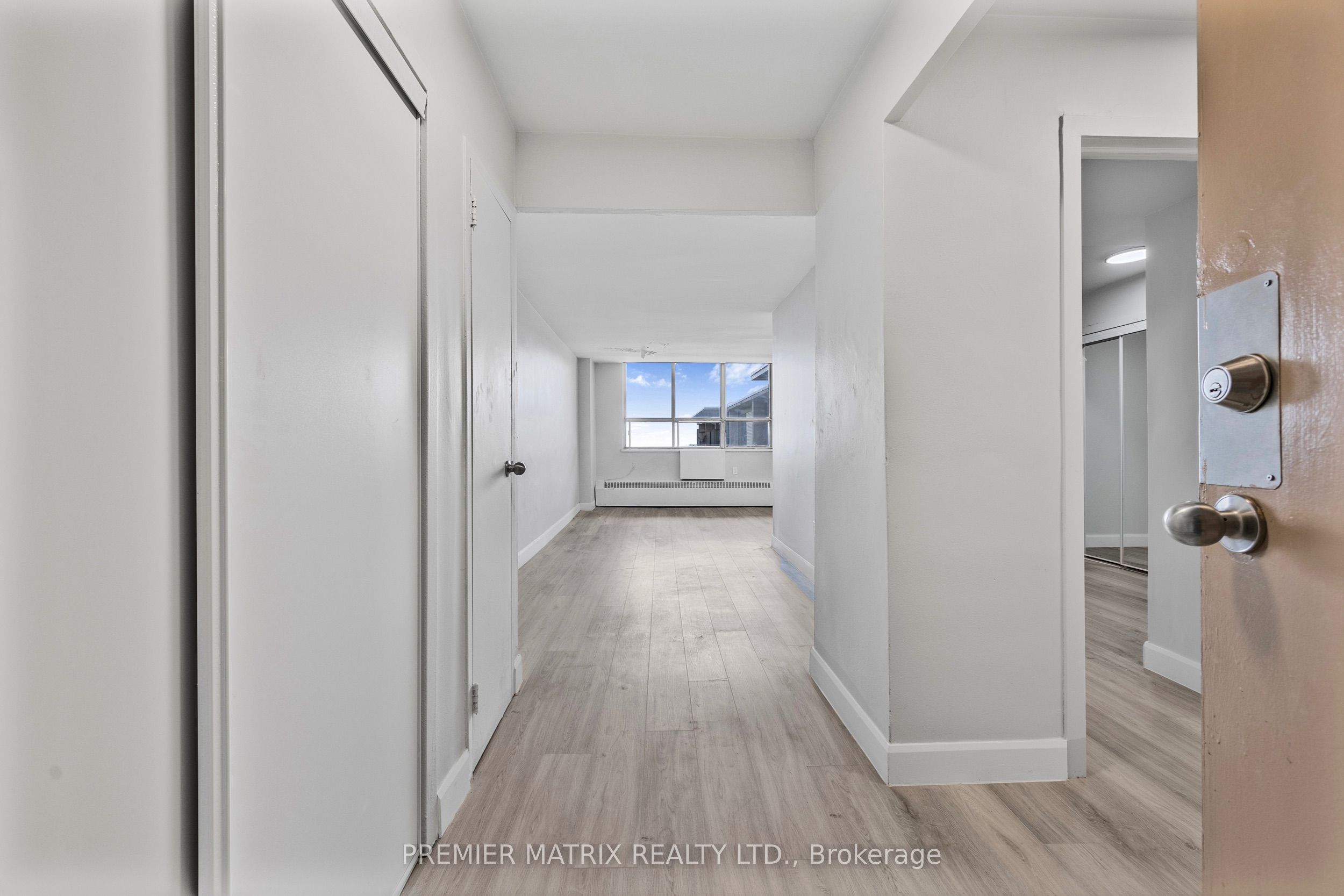 65 Thorncliffe Park Drive 608, Toronto, ON M4H 1L2 photo 3