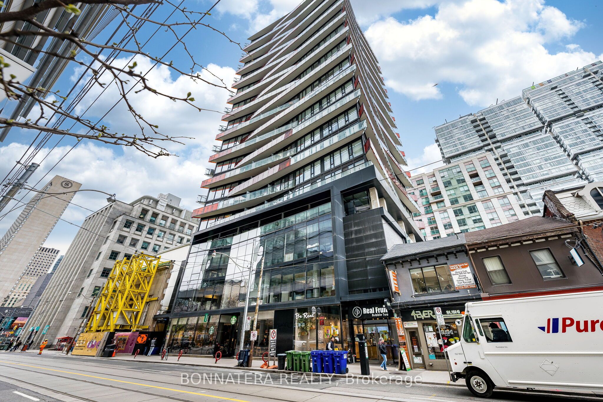 215 Queen Street W 1110, Toronto, ON M5V 0P5