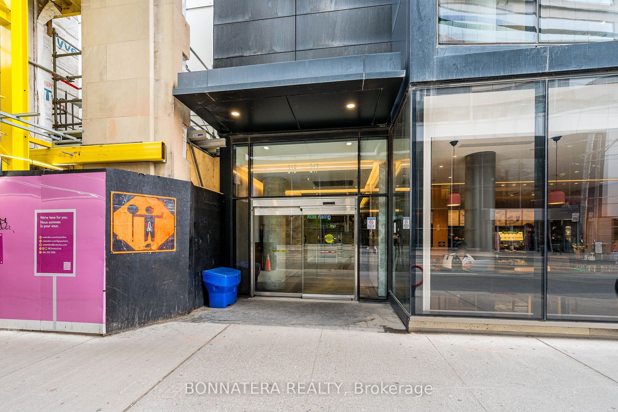 215 Queen Street W 1110, Toronto, ON M5V 0P5 photo 4