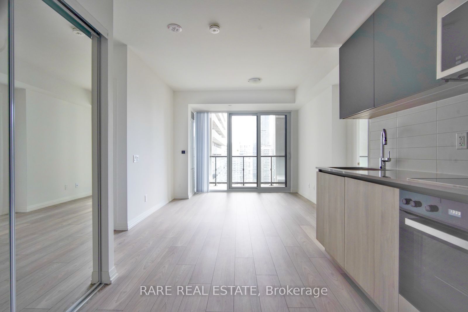 400 King Street W 2217, Toronto, ON M5V 0X8