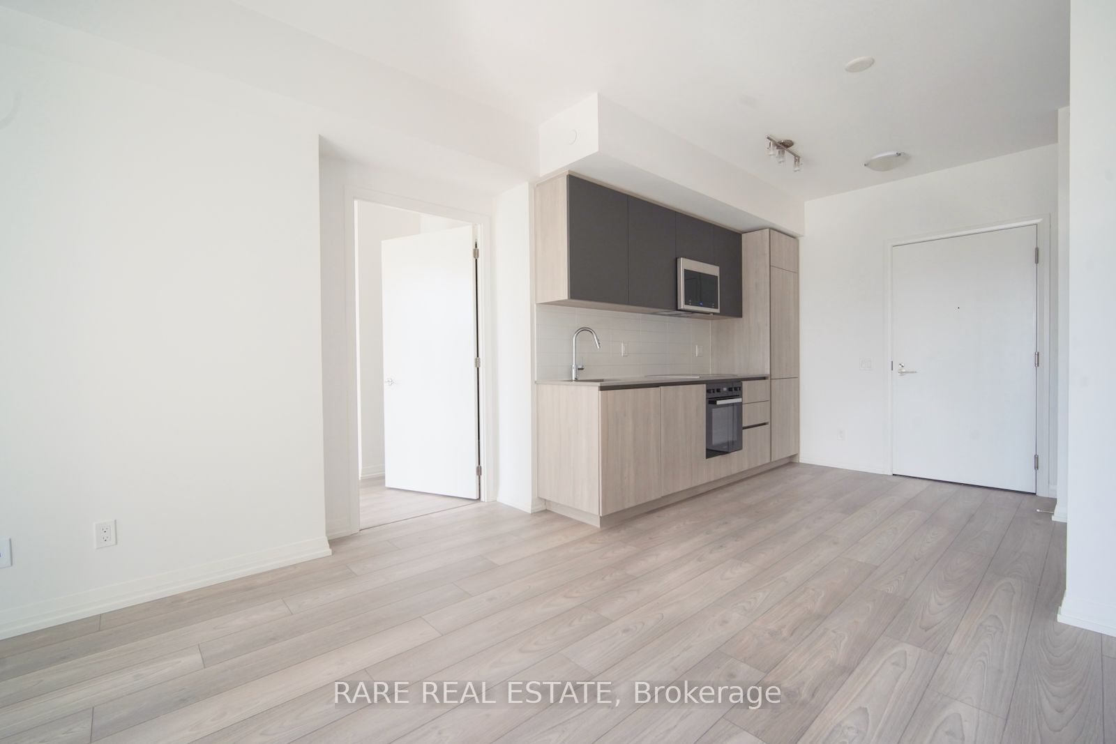 400 King Street W 2217, Toronto, ON M5V 0X8 photo 3