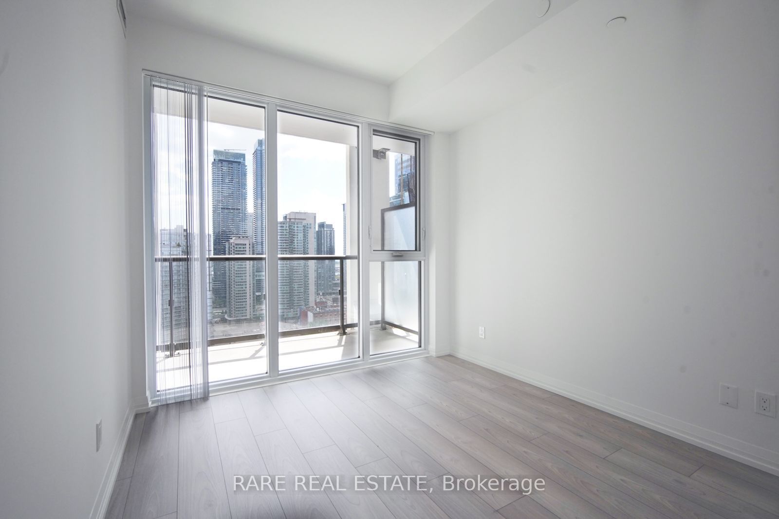 400 King Street W 2217, Toronto, ON M5V 0X8 photo 5