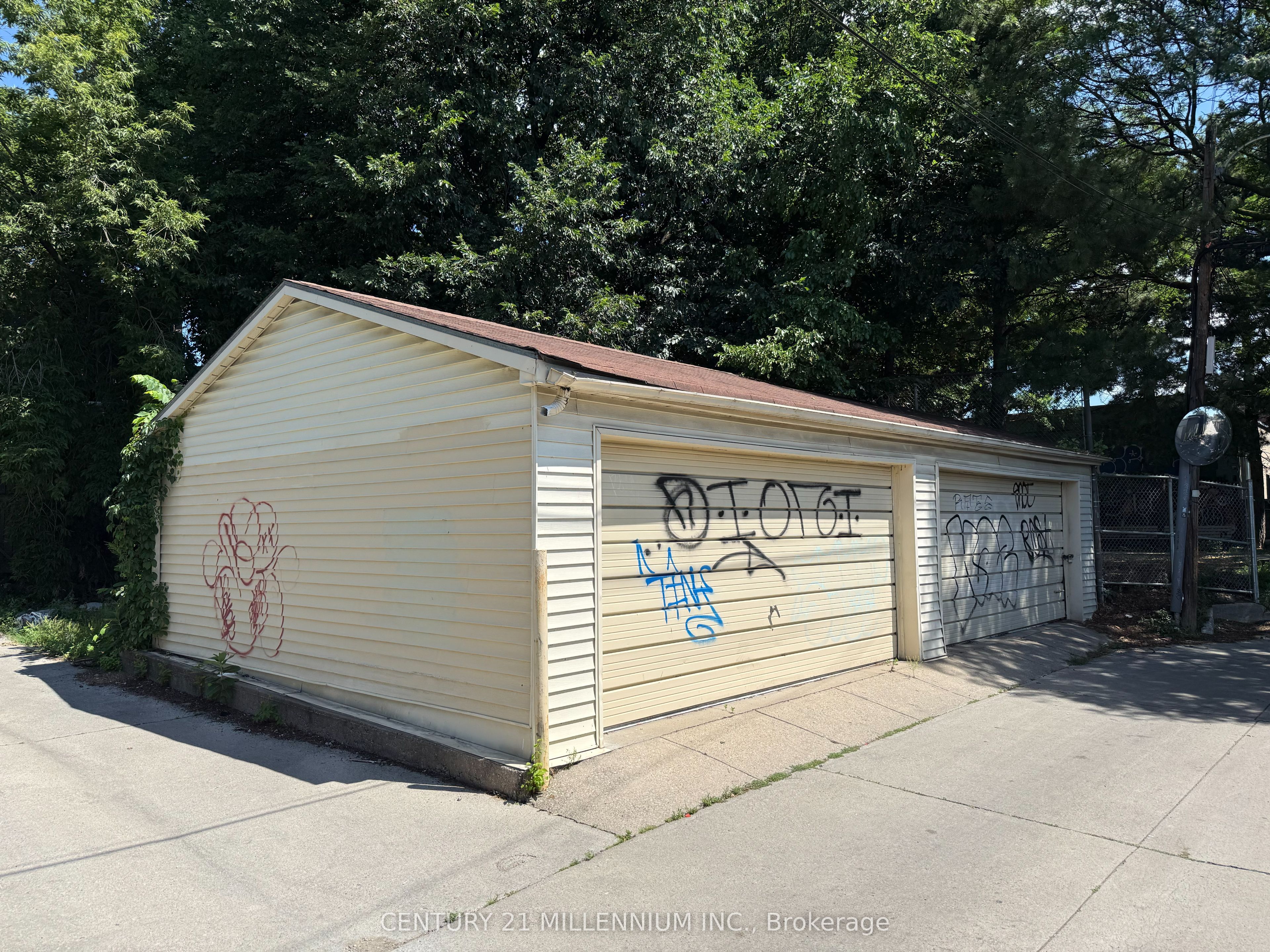 275R Lansdowne Avenue, Toronto, ON M6K 2W2