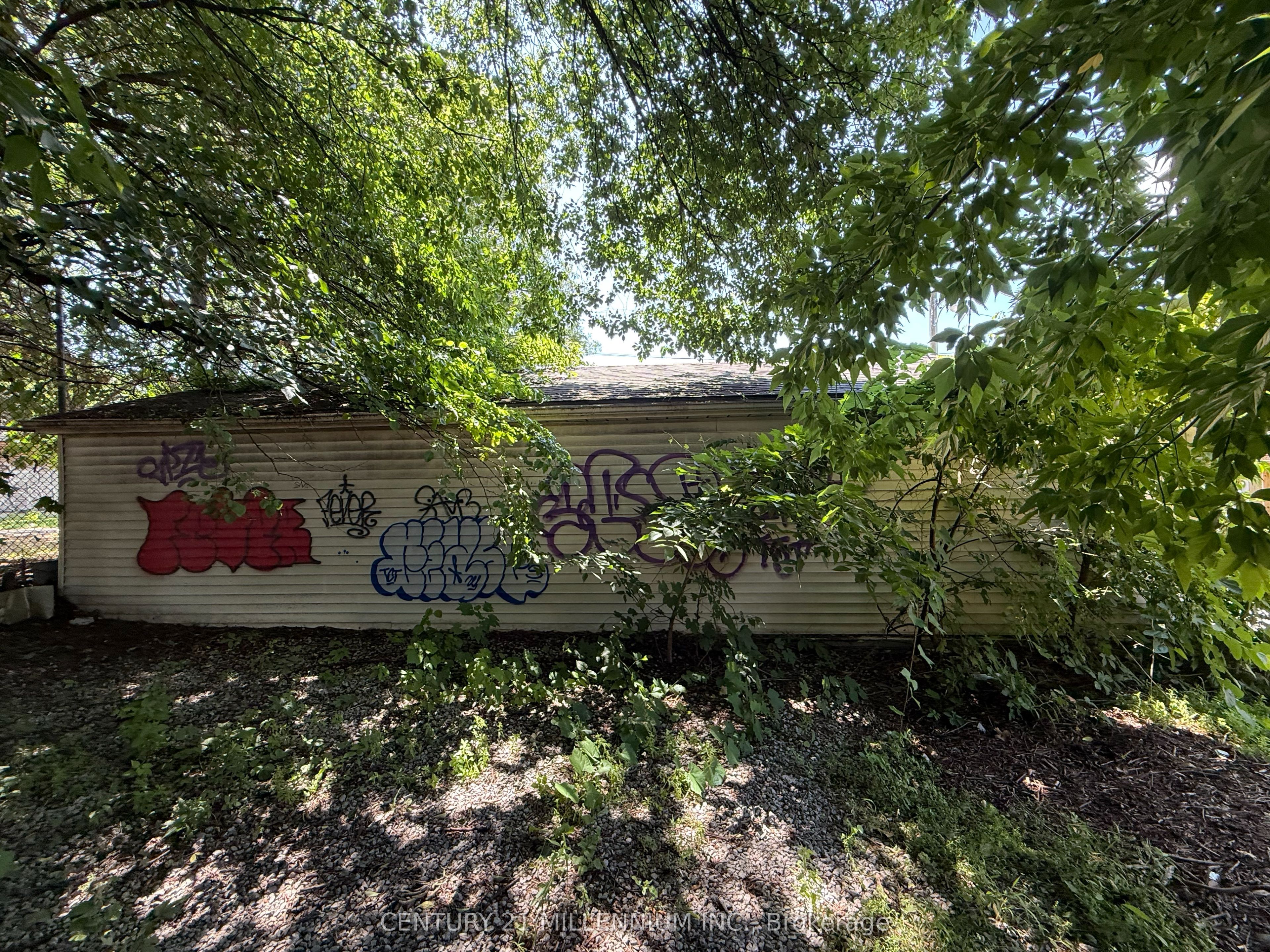 275R Lansdowne Avenue, Toronto, ON M6K 2W2 photo 5