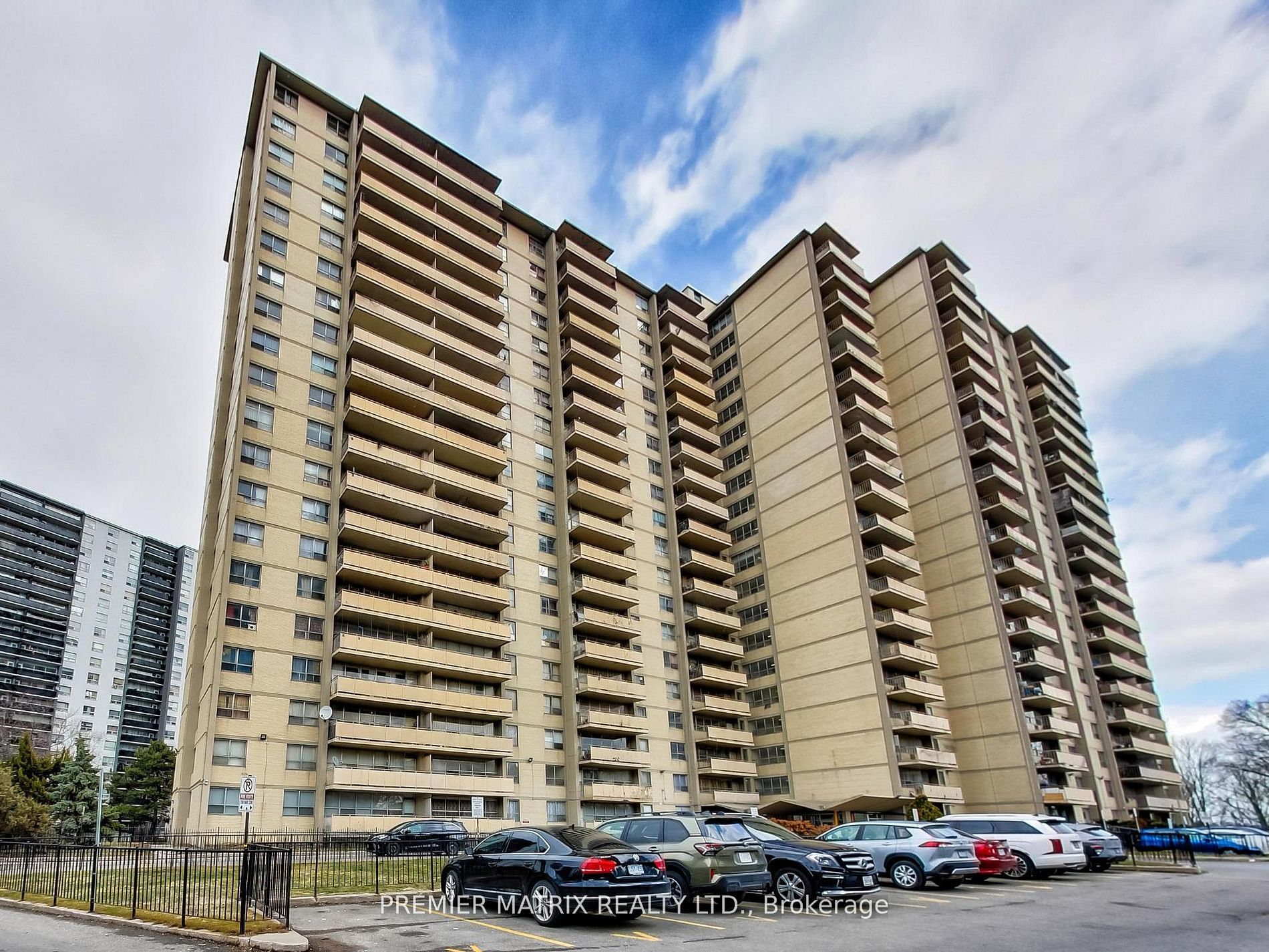 65 Thorncliffe Park Drive 907, Toronto, ON M4H 1L2