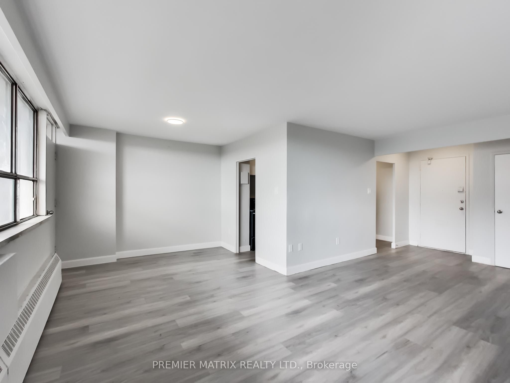65 Thorncliffe Park Drive 907, Toronto, ON M4H 1L2 photo 2