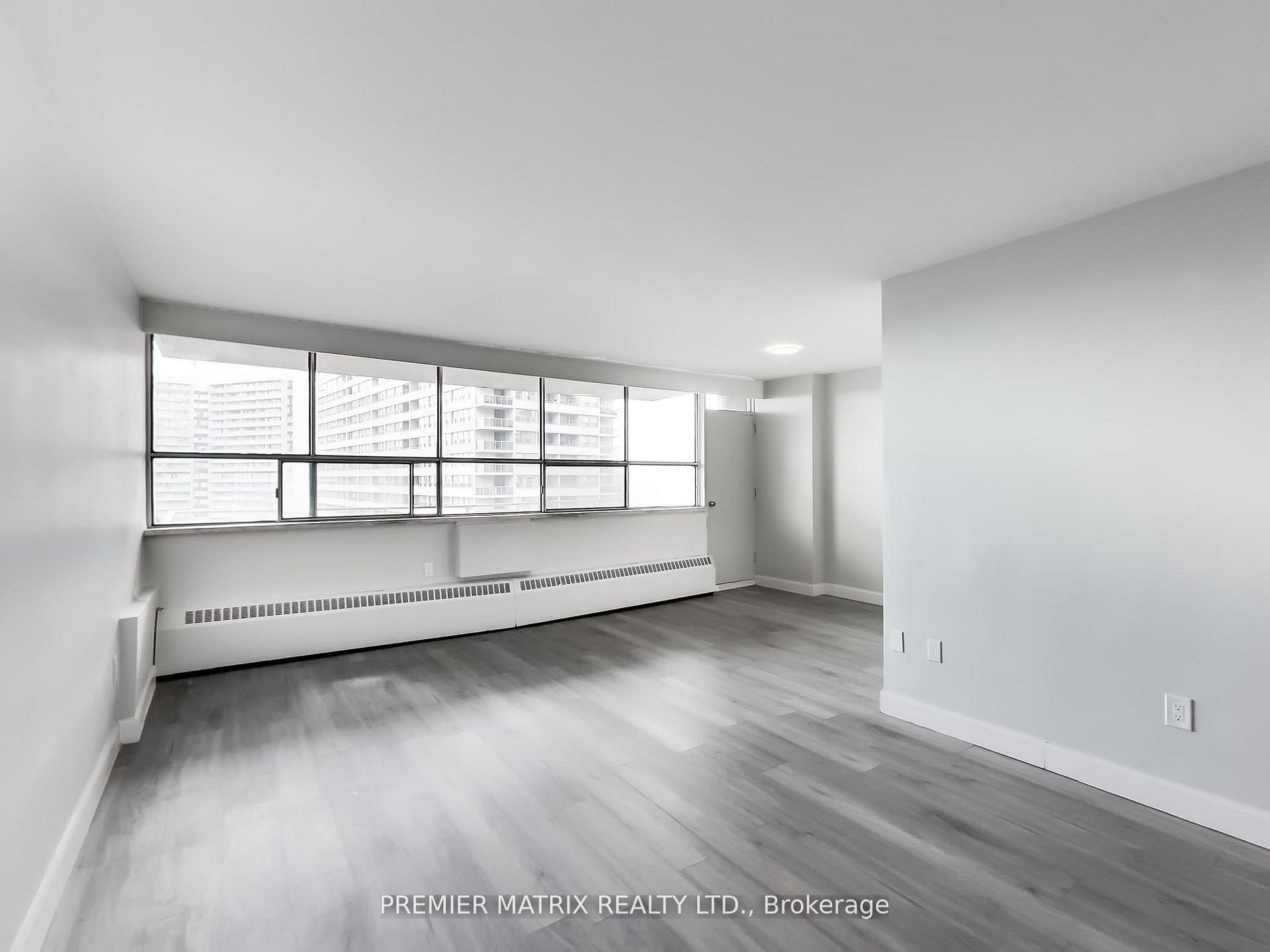65 Thorncliffe Park Drive 907, Toronto, ON M4H 1L2 photo 3