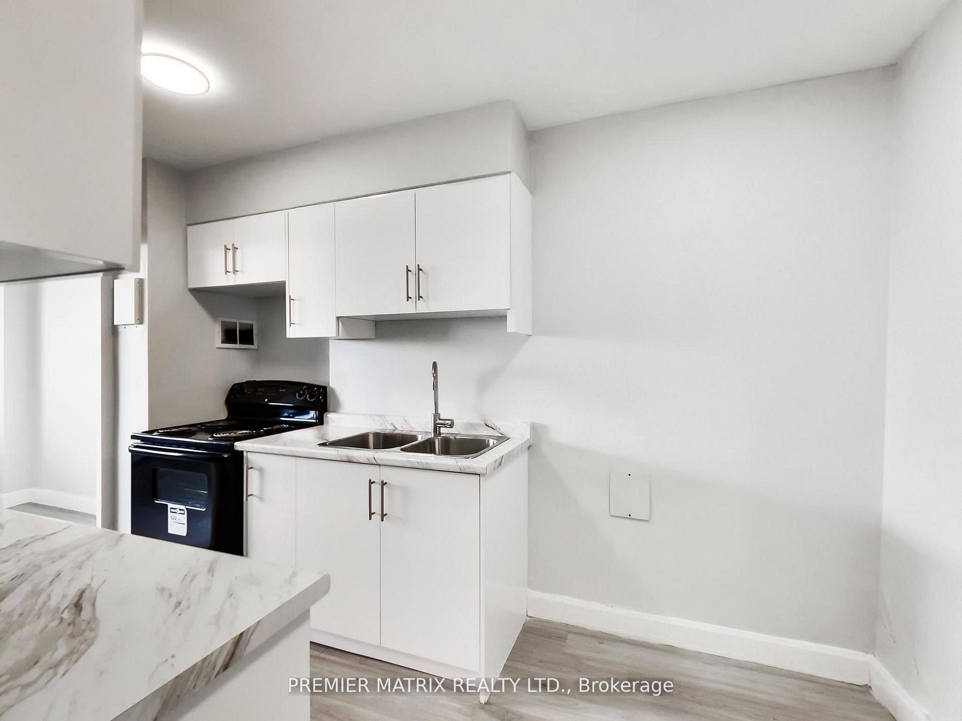 65 Thorncliffe Park Drive 907, Toronto, ON M4H 1L2 photo 5