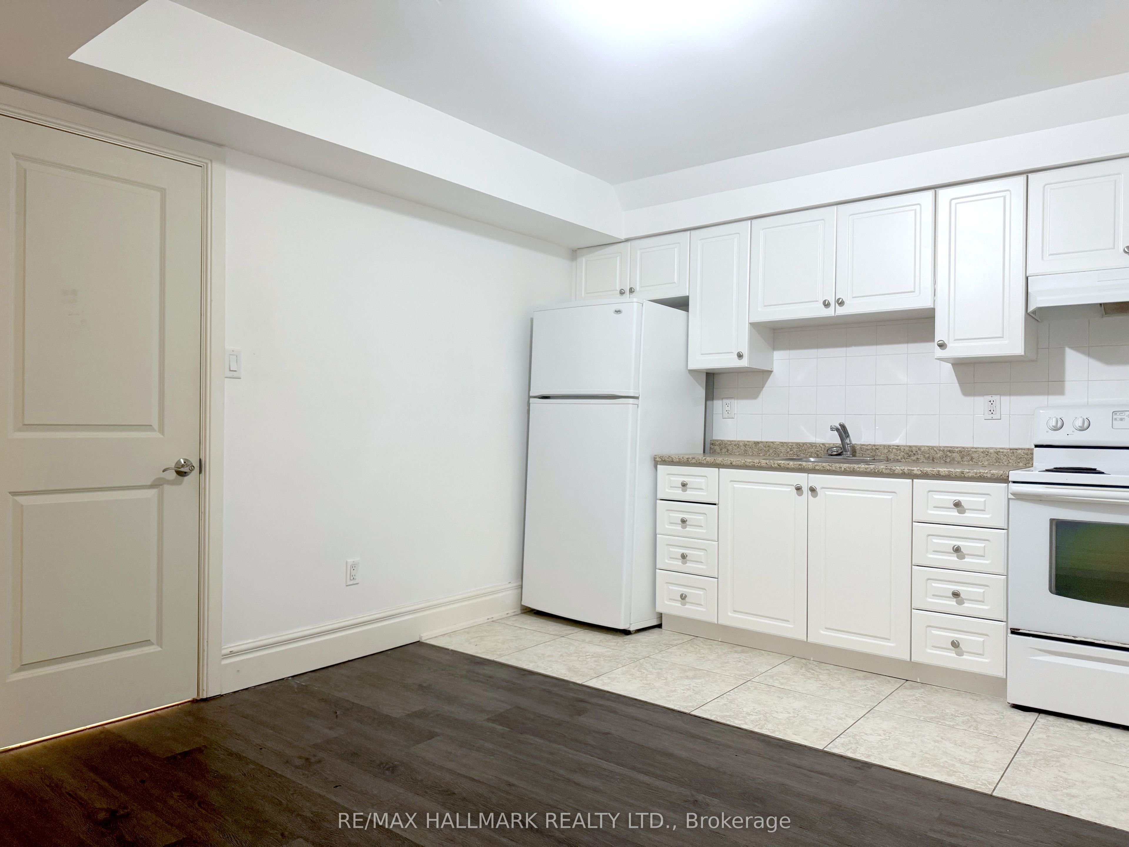 22 Roberta Drive Basement 2, Toronto, ON M6A 2J5 photo 3