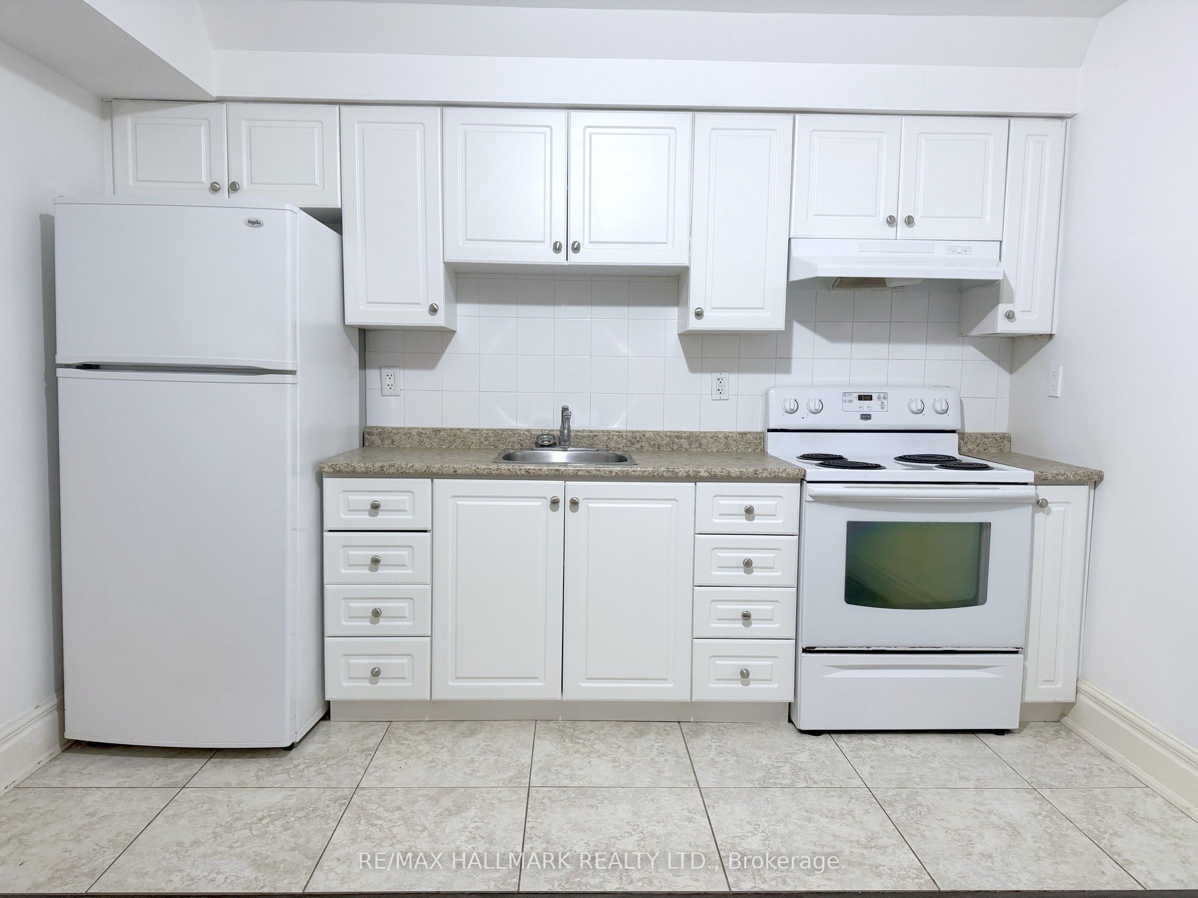 22 Roberta Drive Basement 2, Toronto, ON M6A 2J5 photo 4