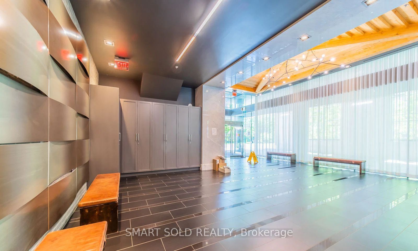 210 Simcoe Street 1007, Toronto, ON M5T 0A9 photo 2