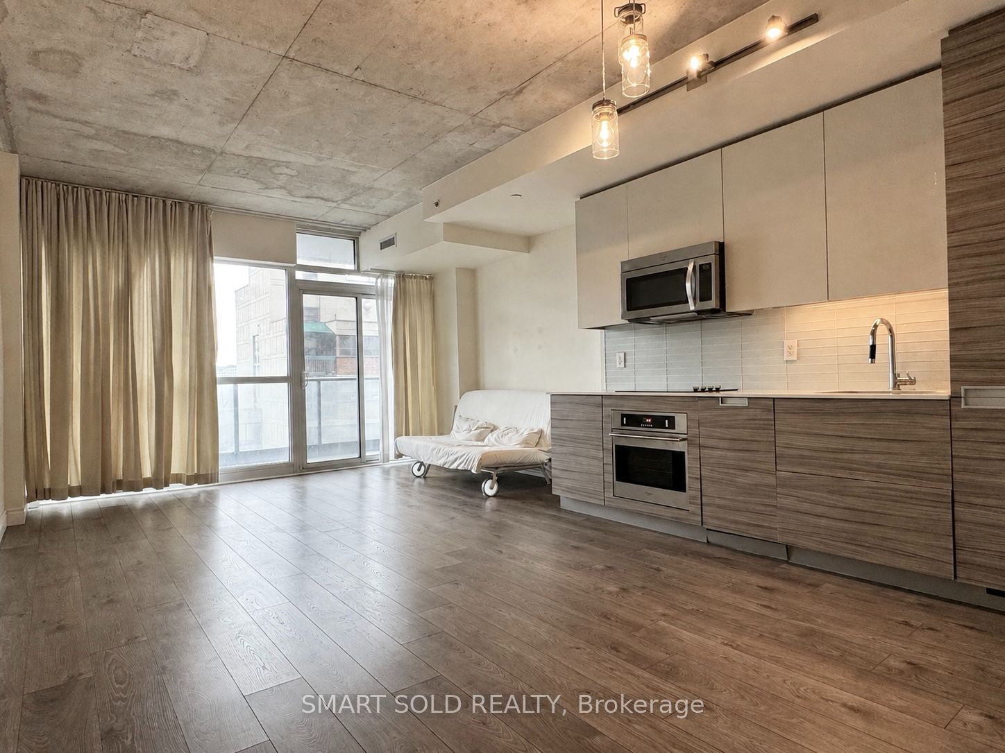 210 Simcoe Street 1007, Toronto, ON M5T 0A9 photo 3