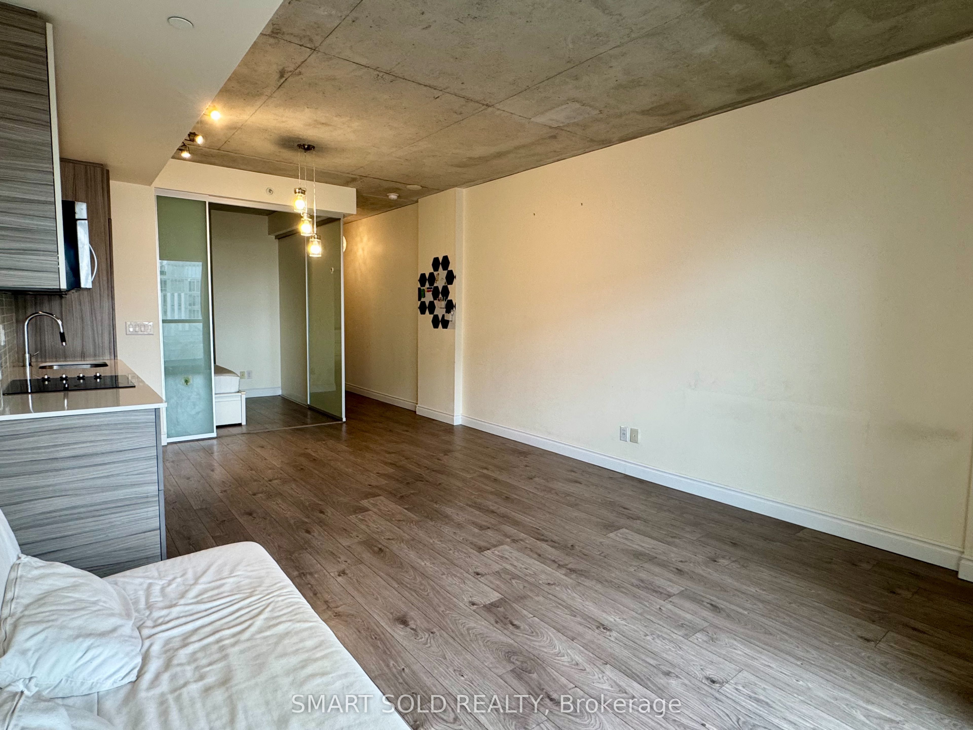 210 Simcoe Street 1007, Toronto, ON M5T 0A9 photo 5
