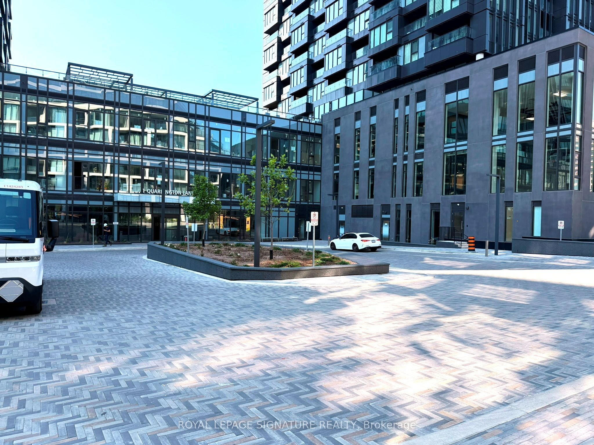 1 Quarrington Lane 2517, Toronto, ON M3C 0S4