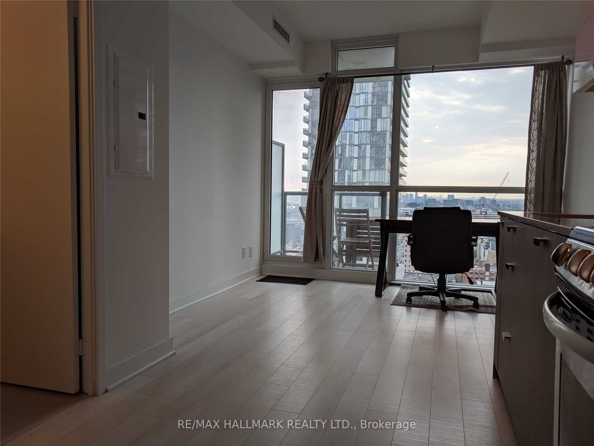 290 Adelaide Street W 2403, Toronto, ON M5V 1P6 photo 3