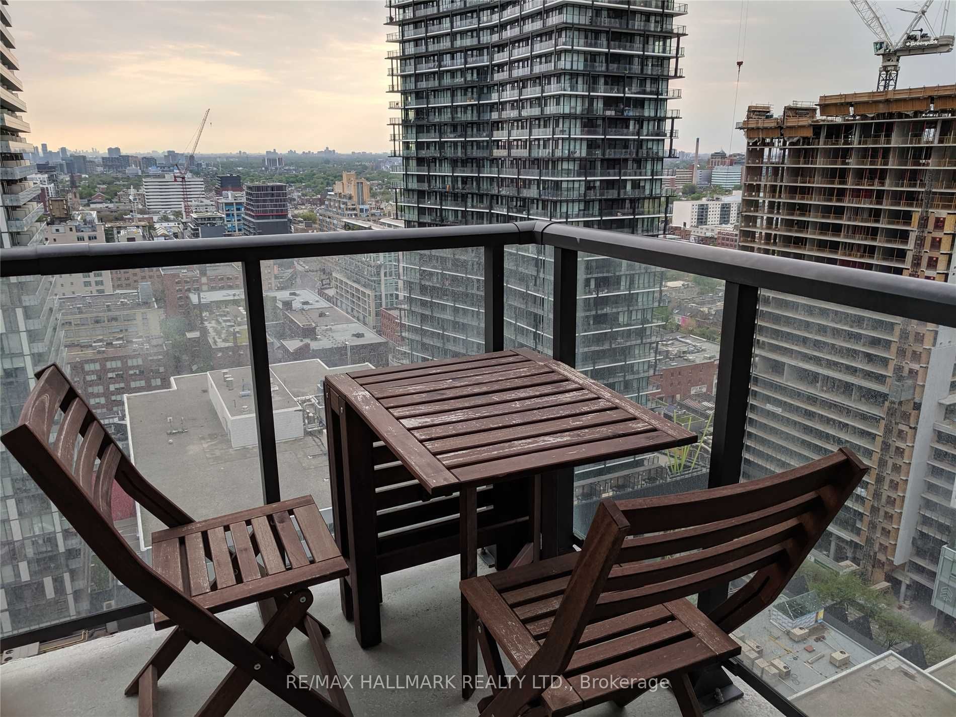 290 Adelaide Street W 2403, Toronto, ON M5V 1P6 photo 4