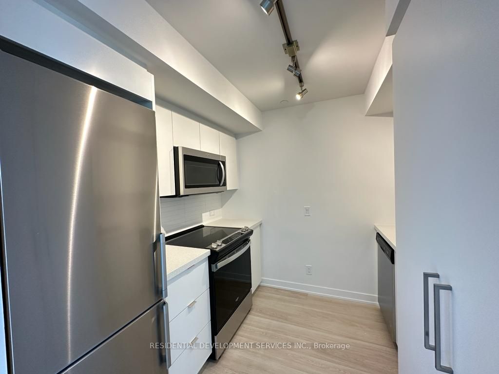 30 Tretti Way 1205, Toronto, ON M3H 0E3