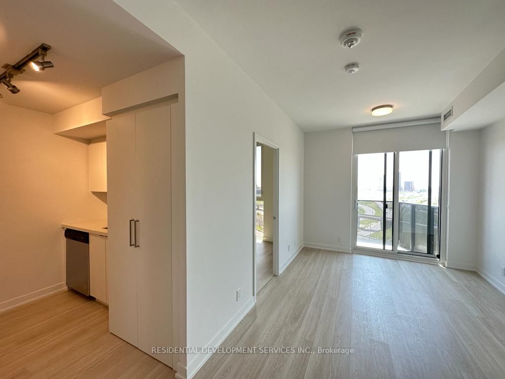 30 Tretti Way 1205, Toronto, ON M3H 0E3 photo 2