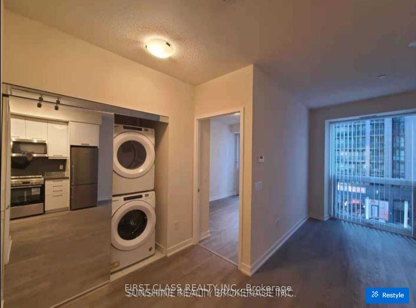 99 John Street 303, Toronto, ON M5V 0S6 photo 2