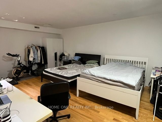 31 D'Arcy Street Studio, Toronto, ON M5T 1J8 photo 4