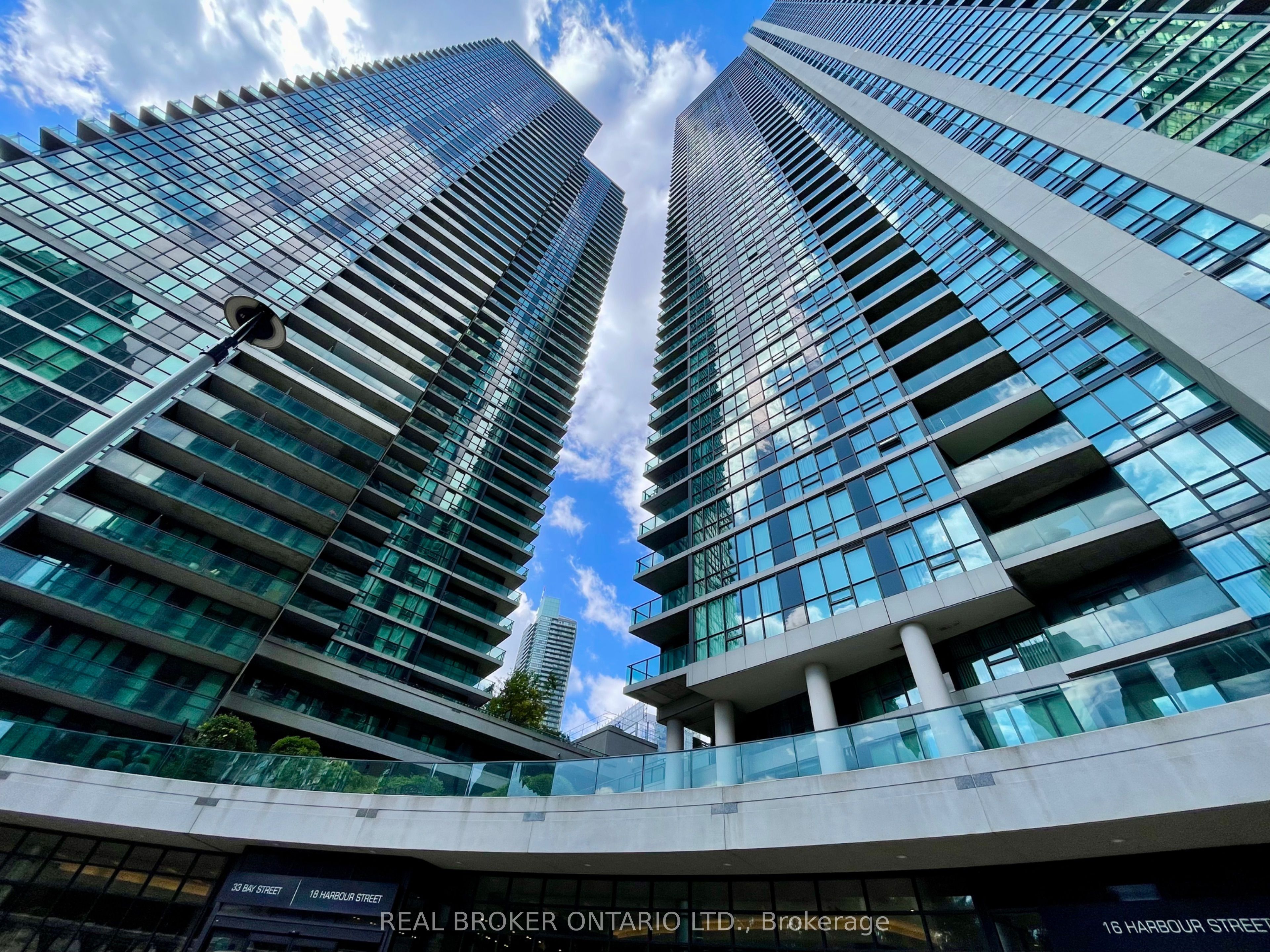 18 Harbour Street 1601, Toronto, ON M5J 2Z6