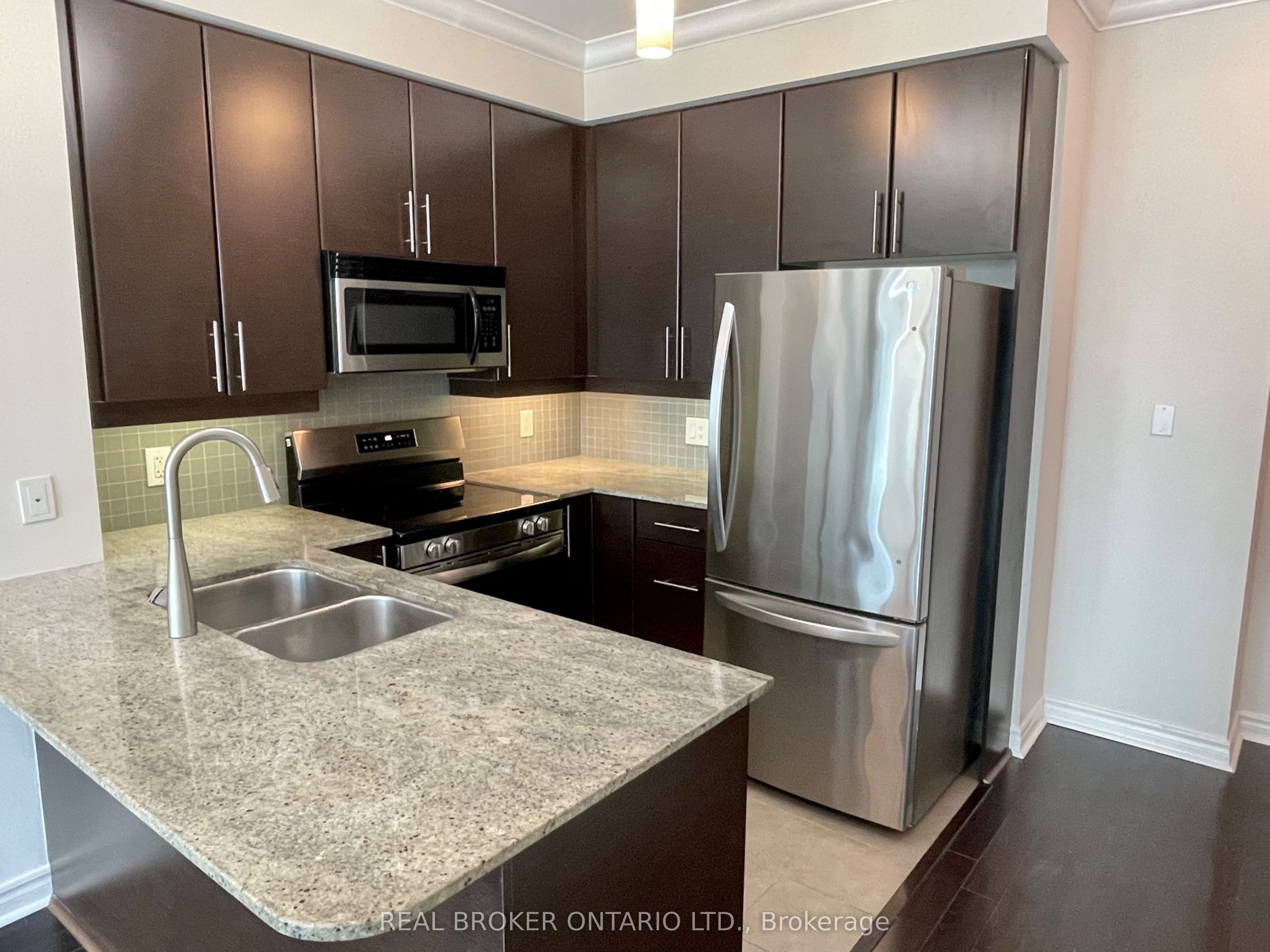 18 Harbour Street 1601, Toronto, ON M5J 2Z6 photo 4