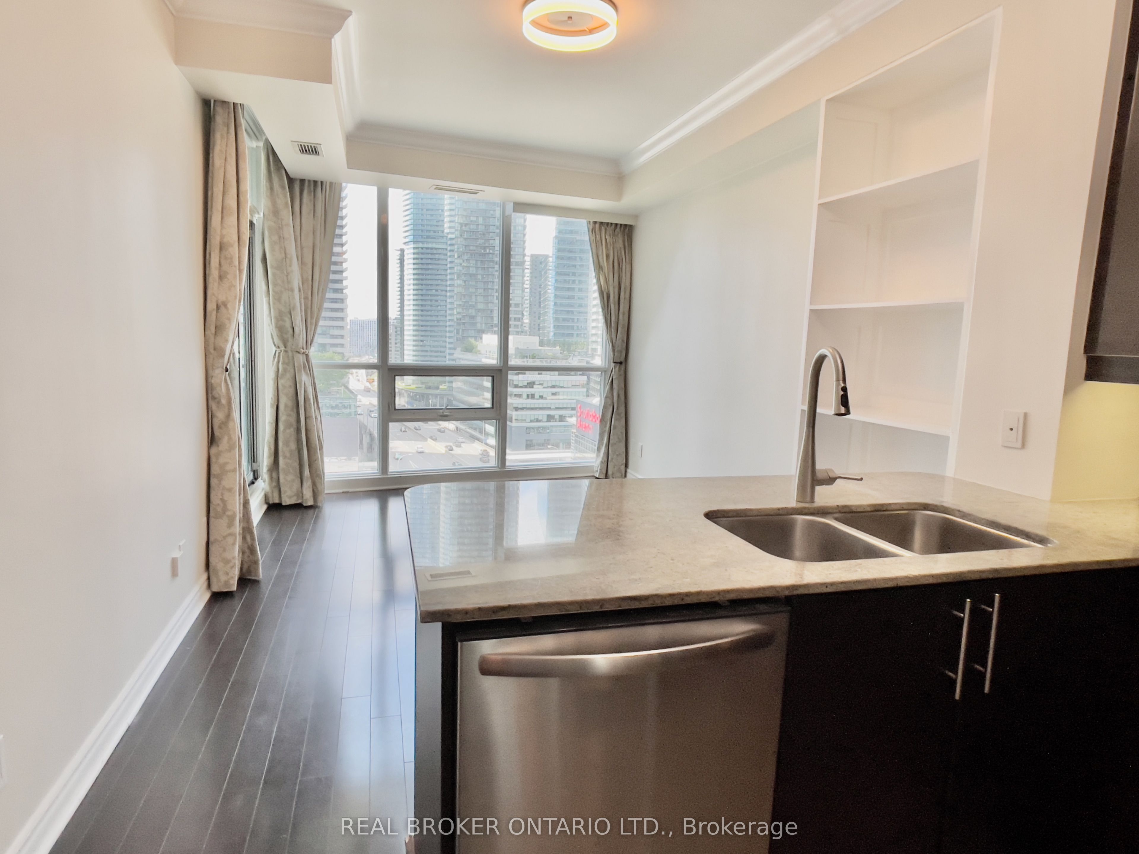 18 Harbour Street 1601, Toronto, ON M5J 2Z6 photo 5