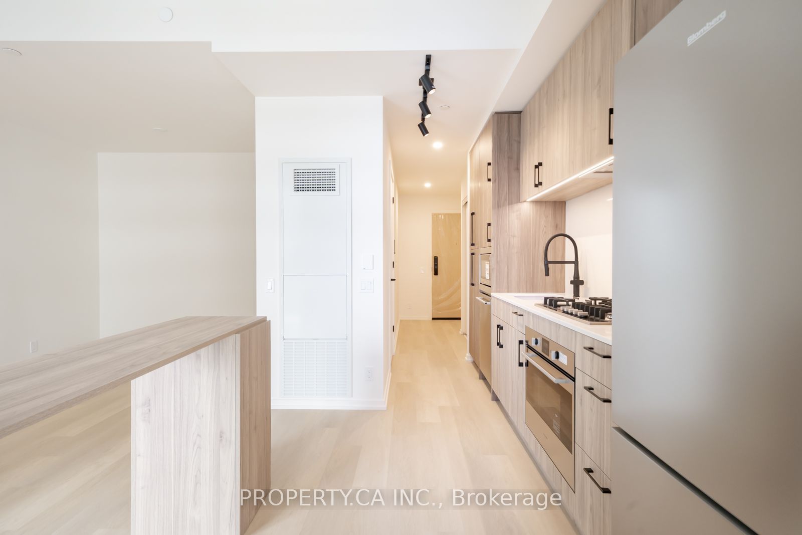 109 Erskine Avenue 1908, Toronto, ON M4P 0G8 photo 2