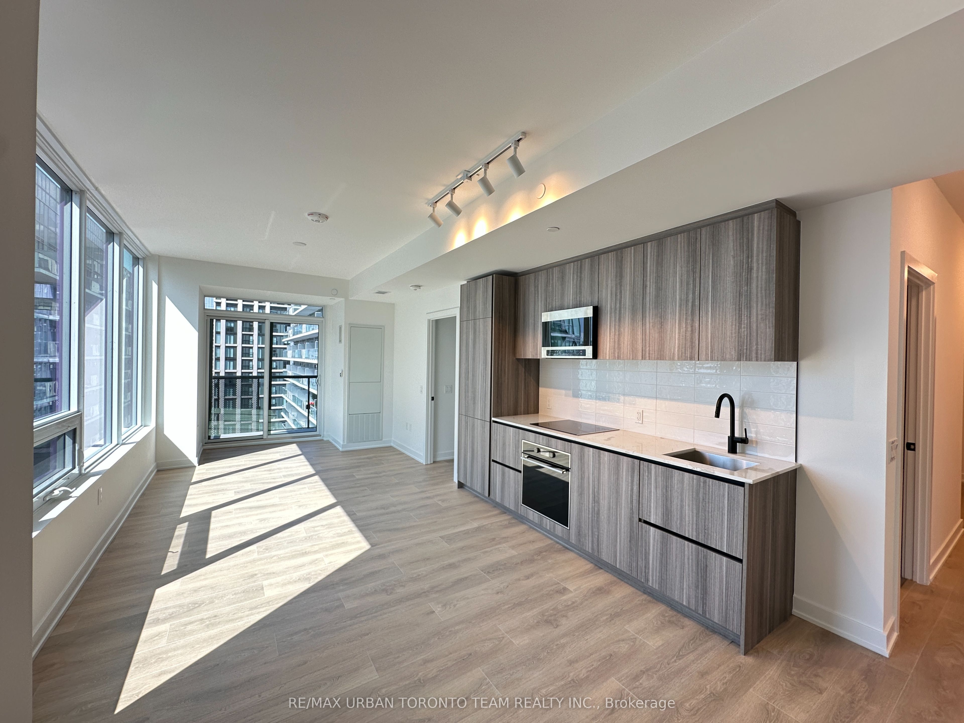 117 Broadway Avenue 3402, Toronto, ON M4P 1V3 photo 2