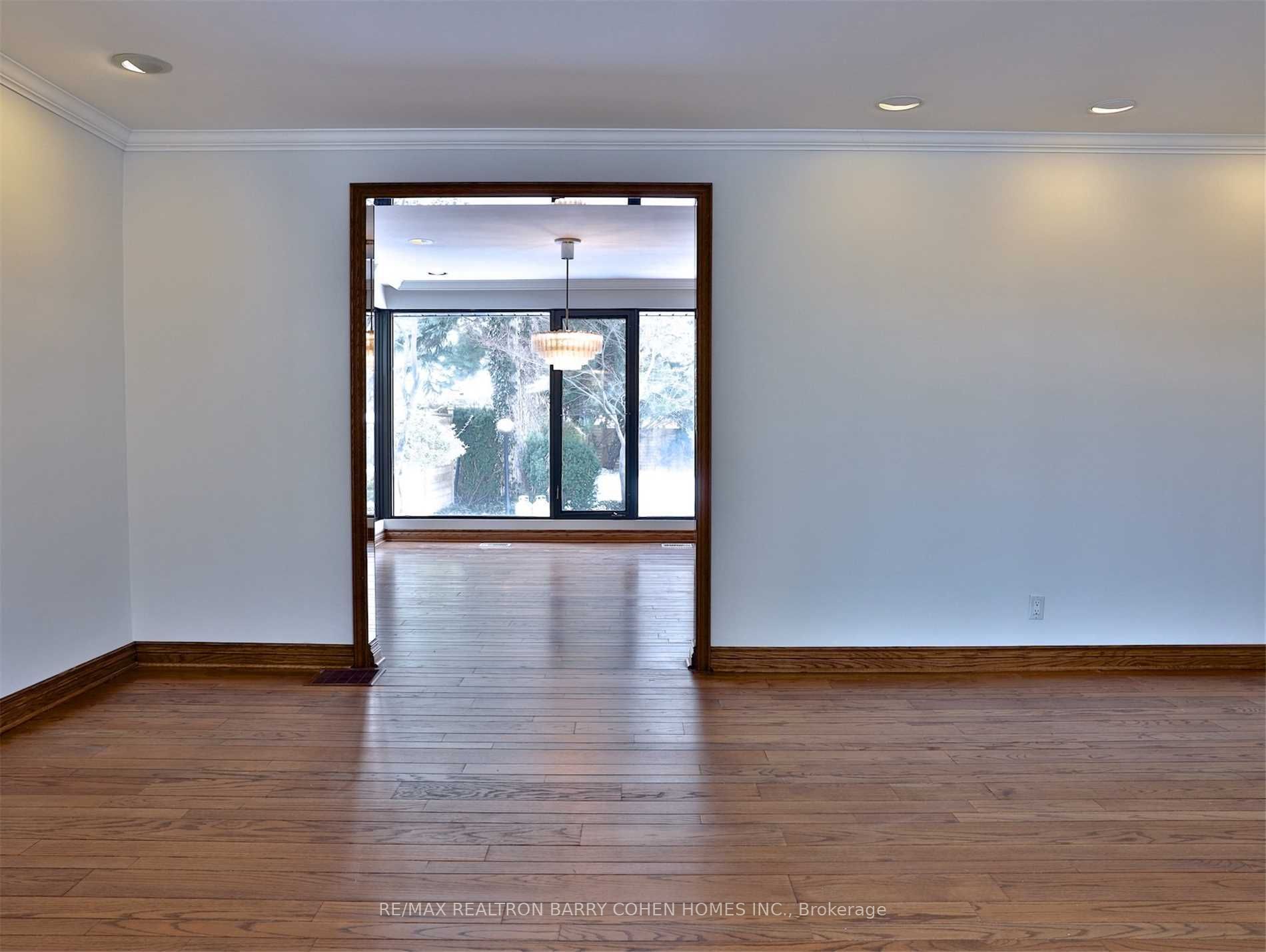 160 Owen Boulevard, Toronto, ON M2P 1G7 photo 4
