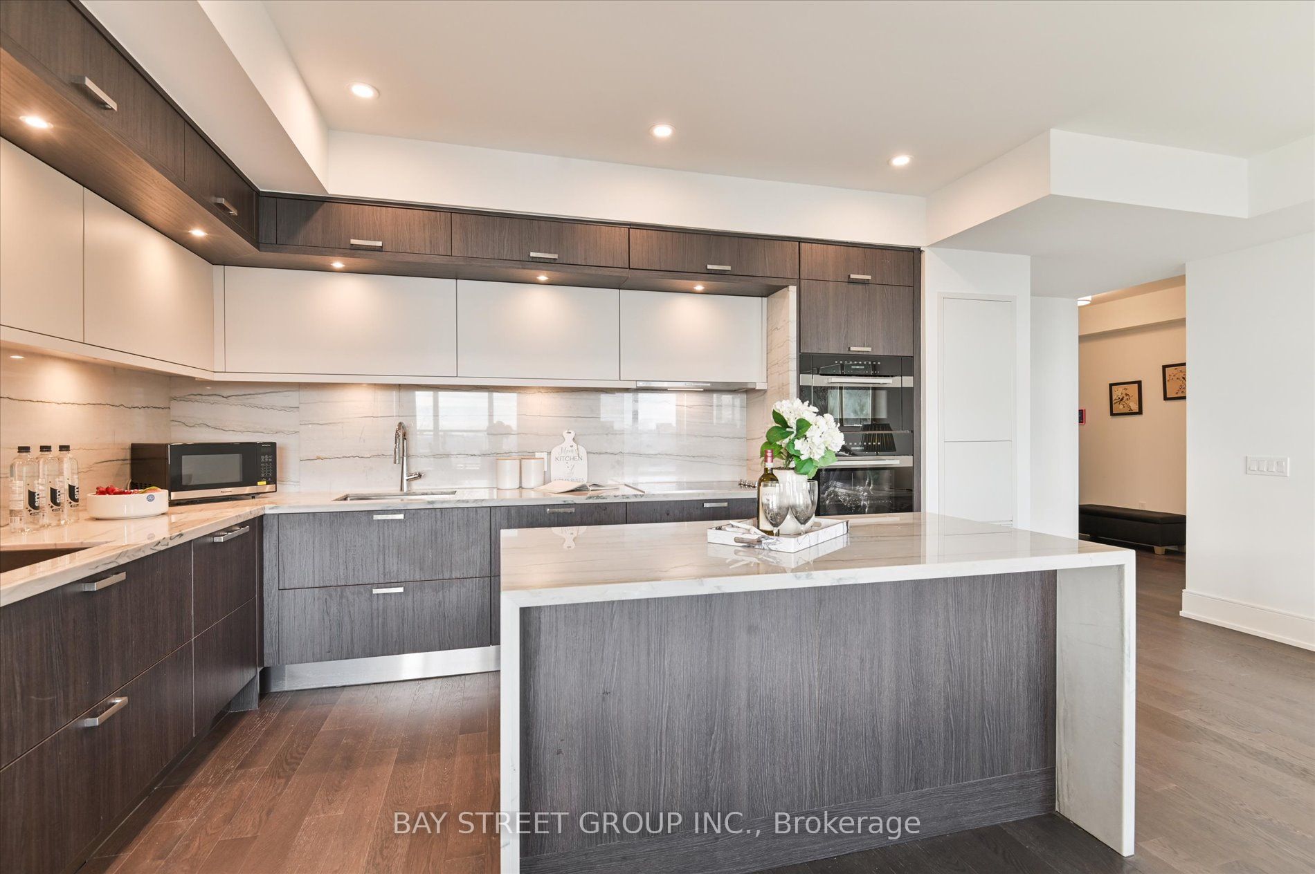 30 Inn On The Park Drive 2707, Toronto, ON M3C 0P8