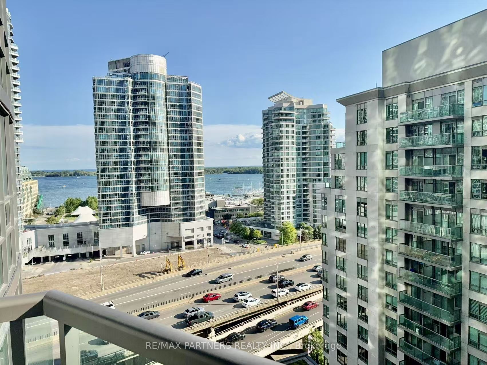 19 Grand Trunk Crescent 1715, Toronto, ON M5J 3A3 photo 2