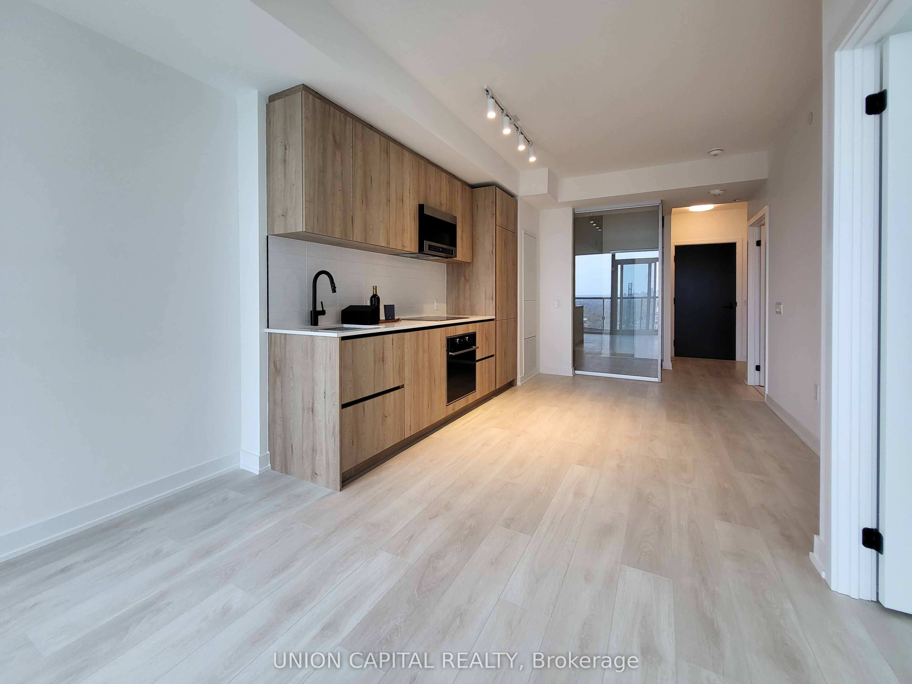 117 Broadway Avenue 3205, Toronto, ON M4P 1V3 photo 4