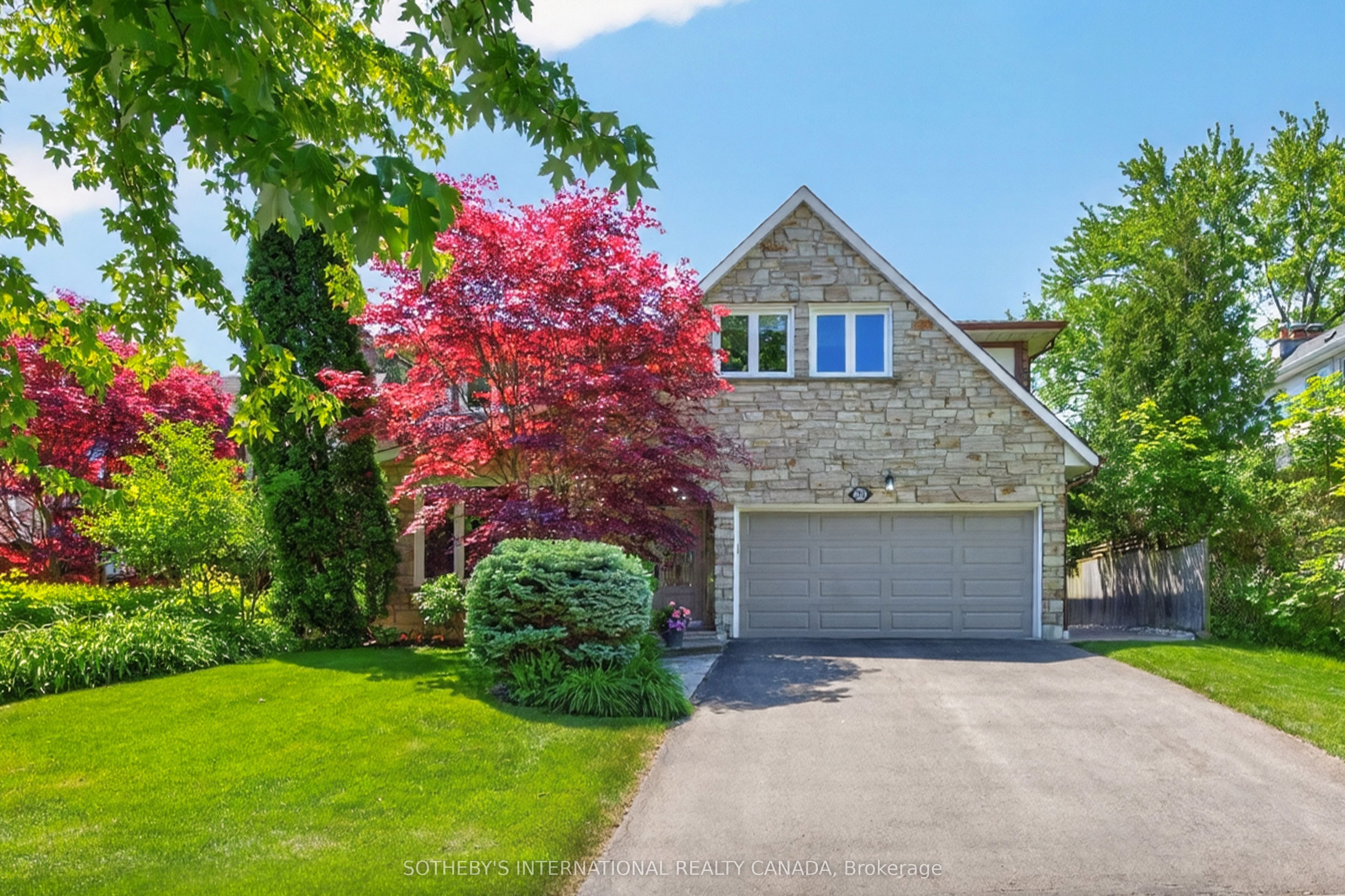 25 Gossamer Avenue, Toronto, ON M2M 2X3