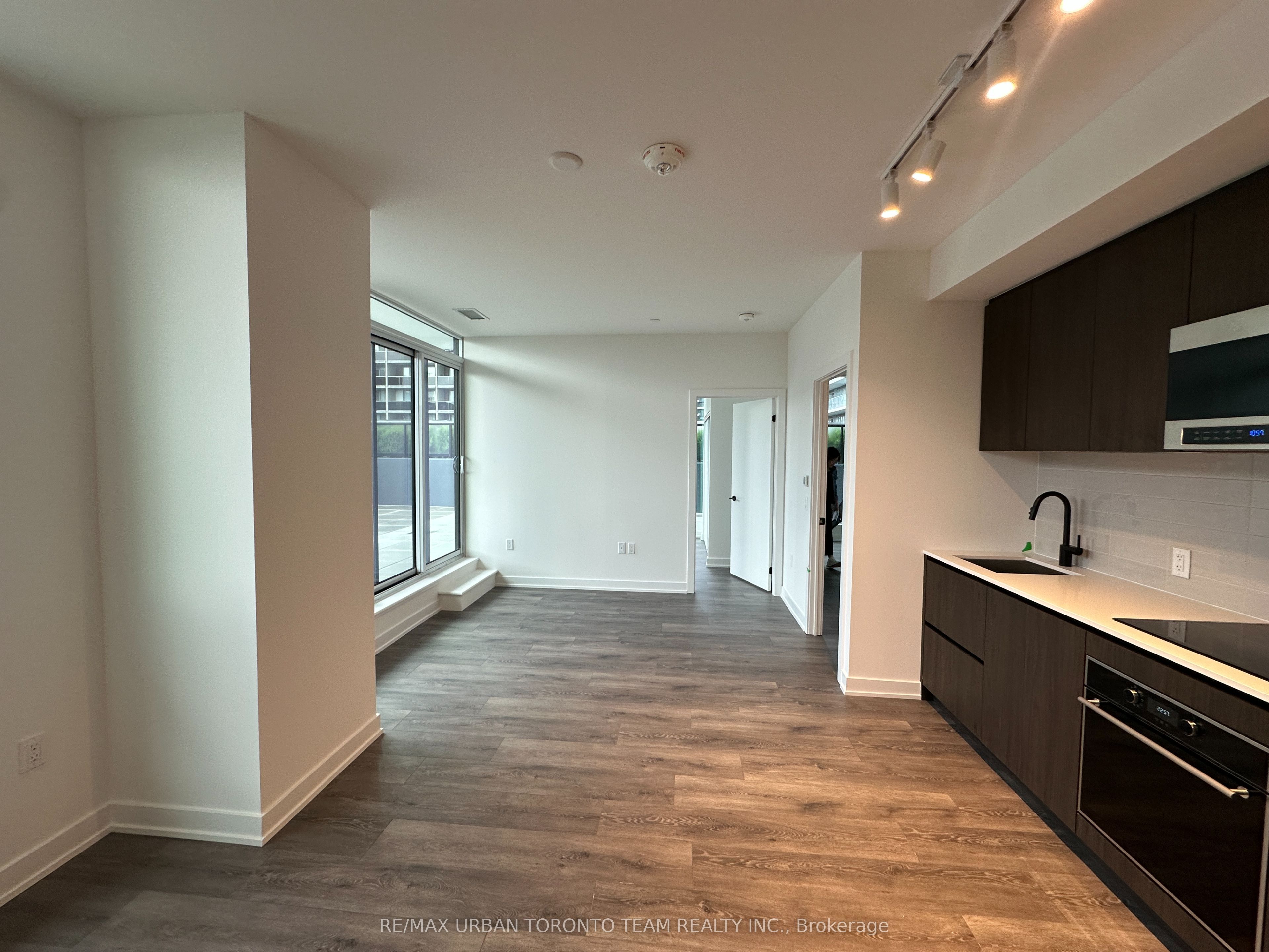 127 Broadway Avenue 901, Toronto, ON M4P 1V3 photo 2