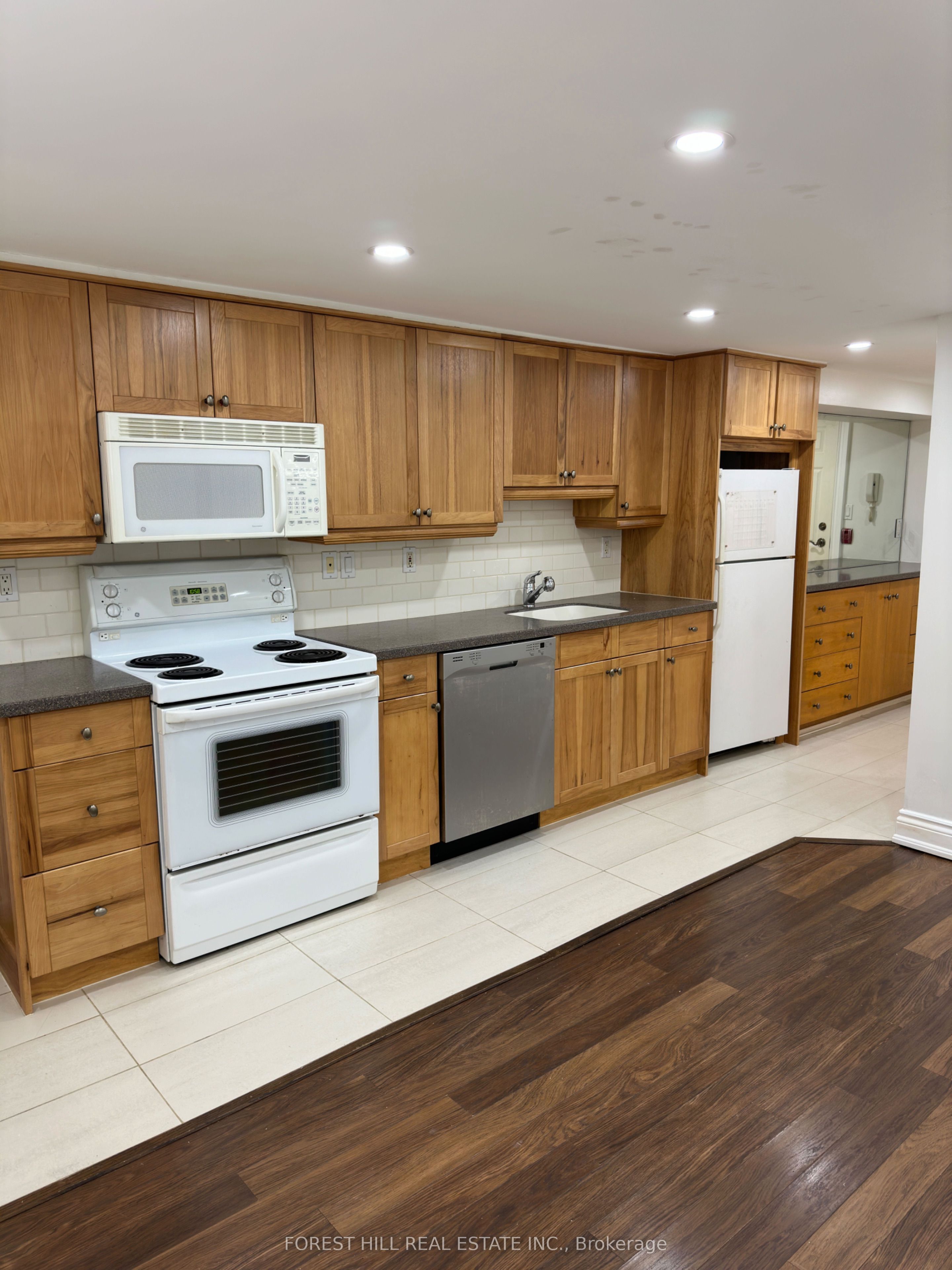 105 Balmoral Avenue B1, Toronto, ON M4V 1J5 photo 2