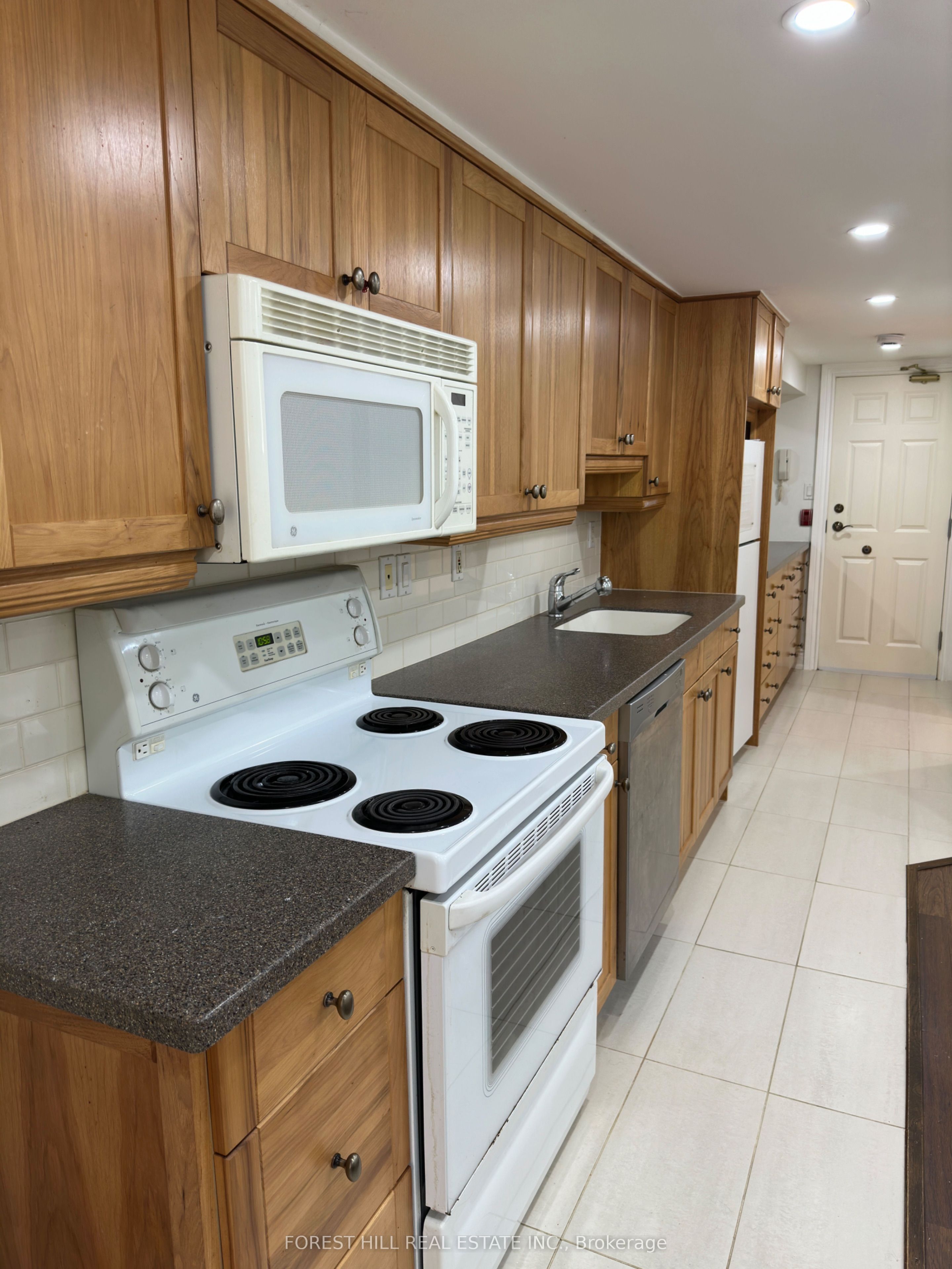 105 Balmoral Avenue B1, Toronto, ON M4V 1J5 photo 3