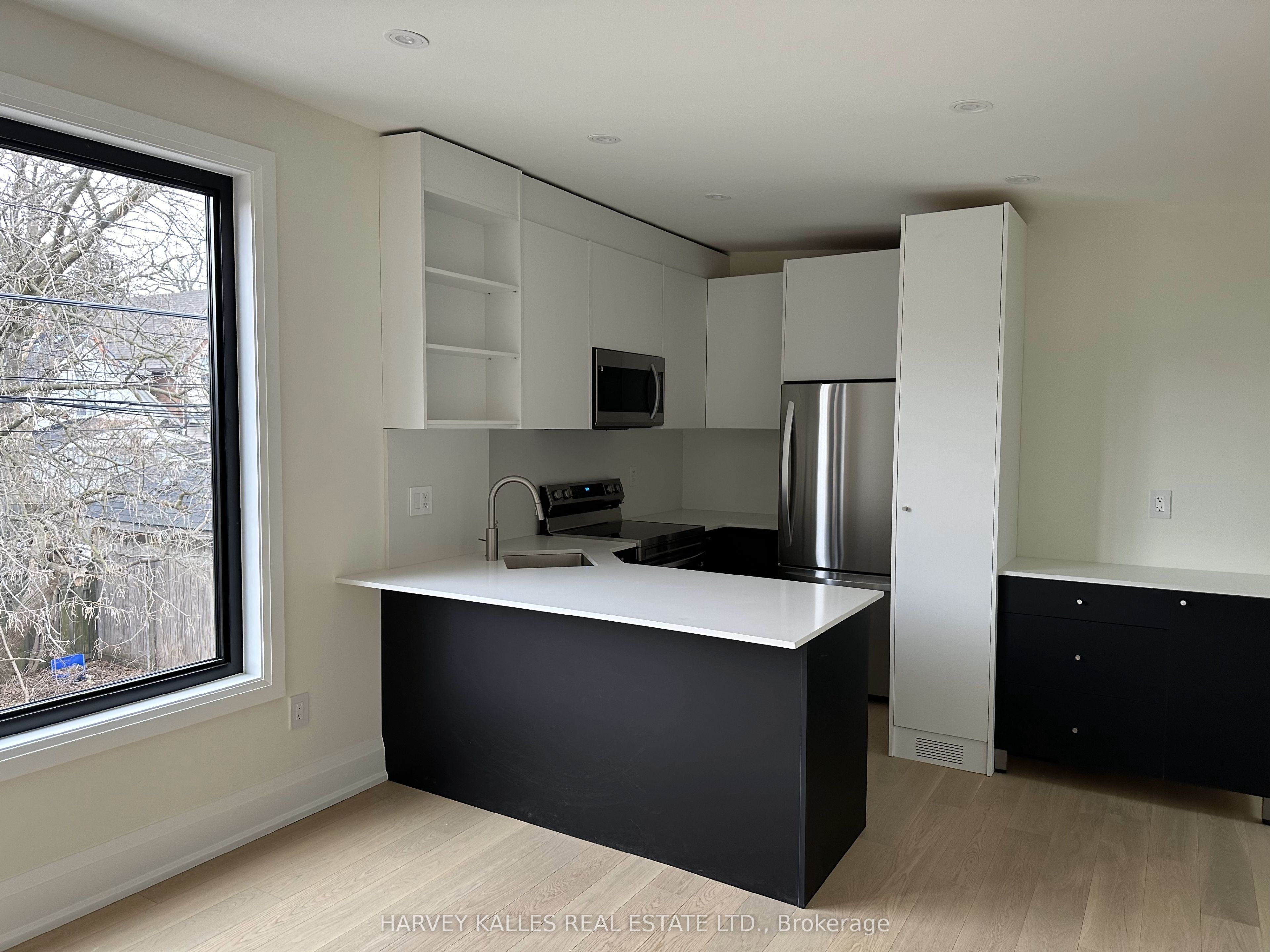58 Kenwood Avenue 1, Toronto, ON M6C 2S2 photo 2
