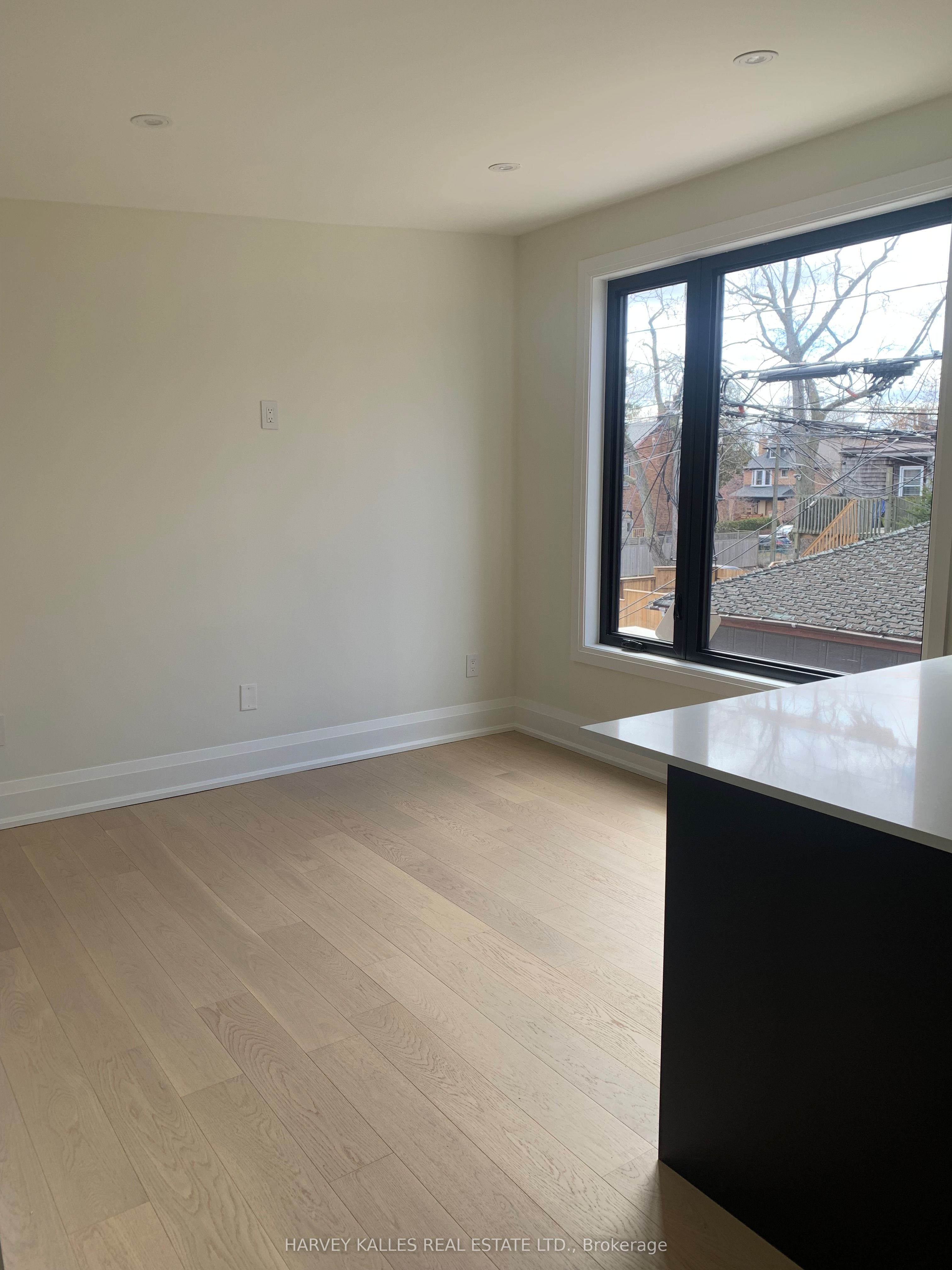 58 Kenwood Avenue 1, Toronto, ON M6C 2S2 photo 3