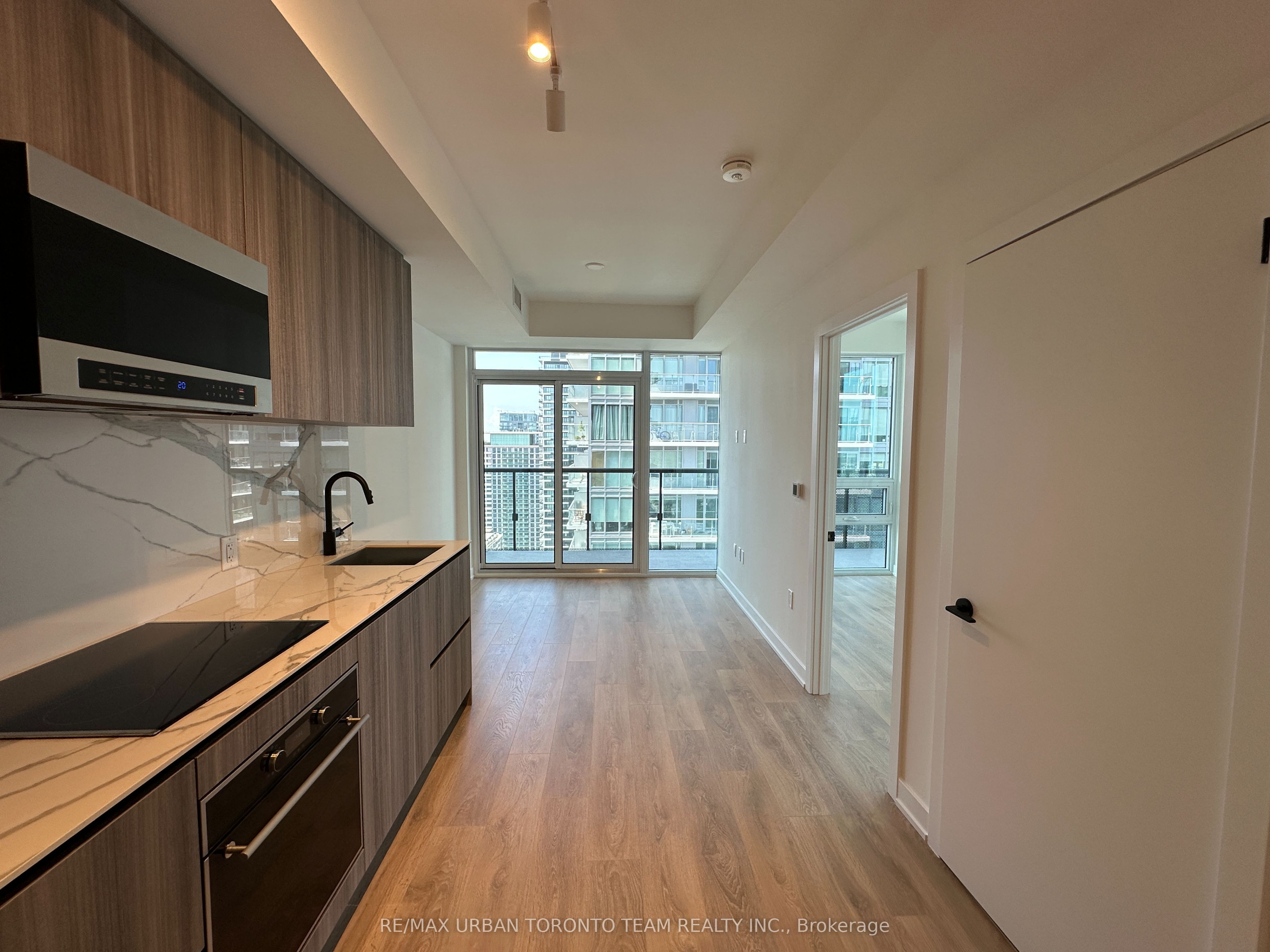 127 Broadway Avenue 3205, Toronto, ON M4P 1V4 photo 4