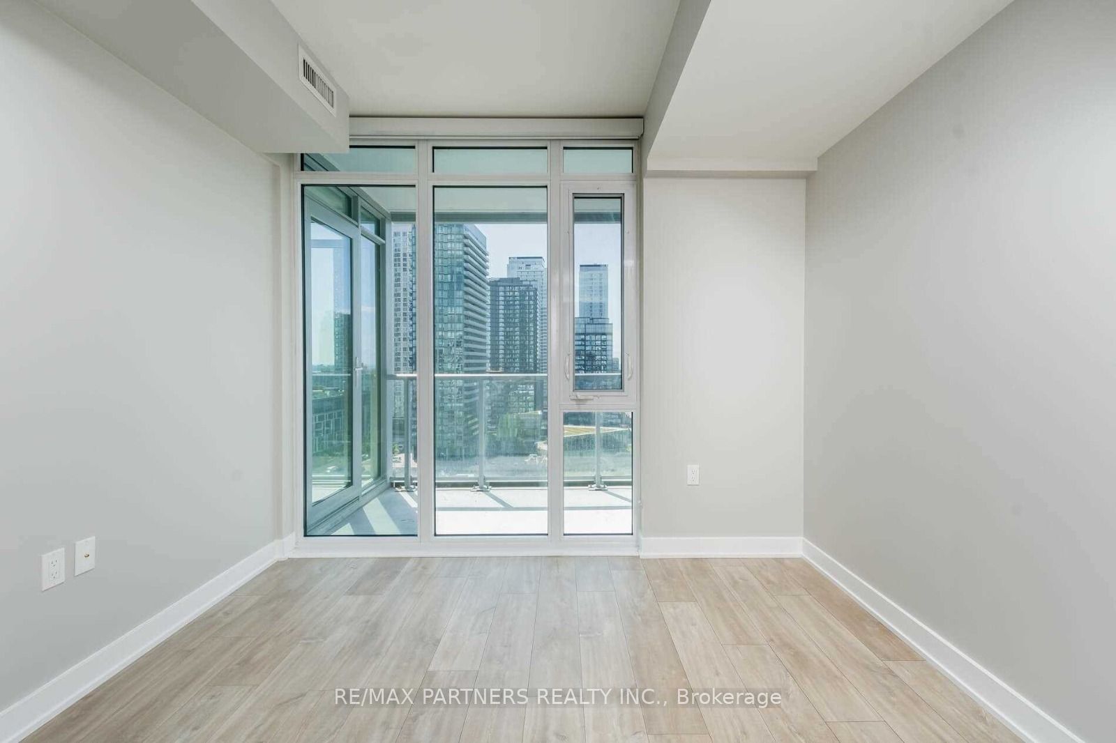 27 Bathurst Street 1403 W, Toronto, ON M5V 2P1 photo 2