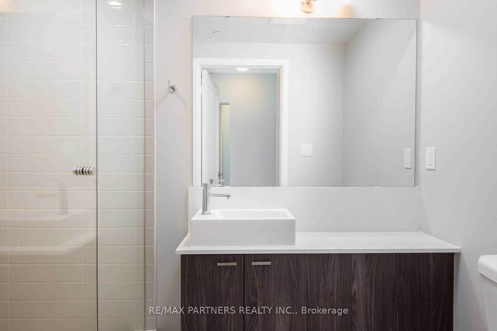 27 Bathurst Street 1403 W, Toronto, ON M5V 2P1 photo 4