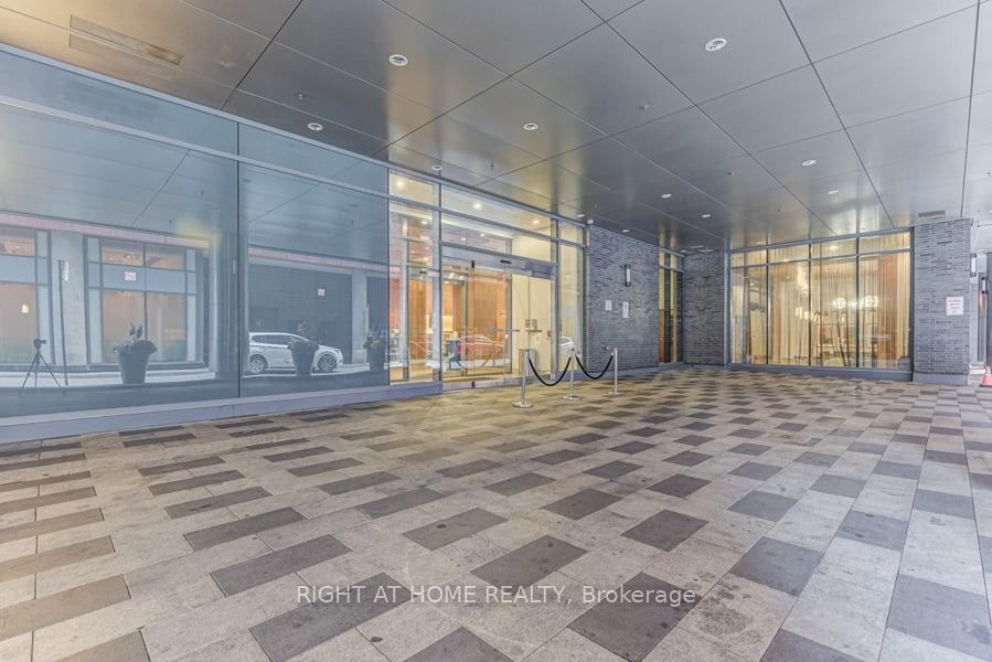 295 Adelaide Street W 1210, Toronto, ON M5V 0L4 photo 2