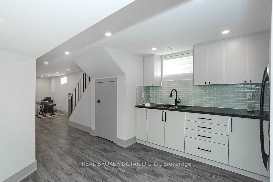 49 Fortrose Crescent, Toronto, ON M3A 2H2 photo 4