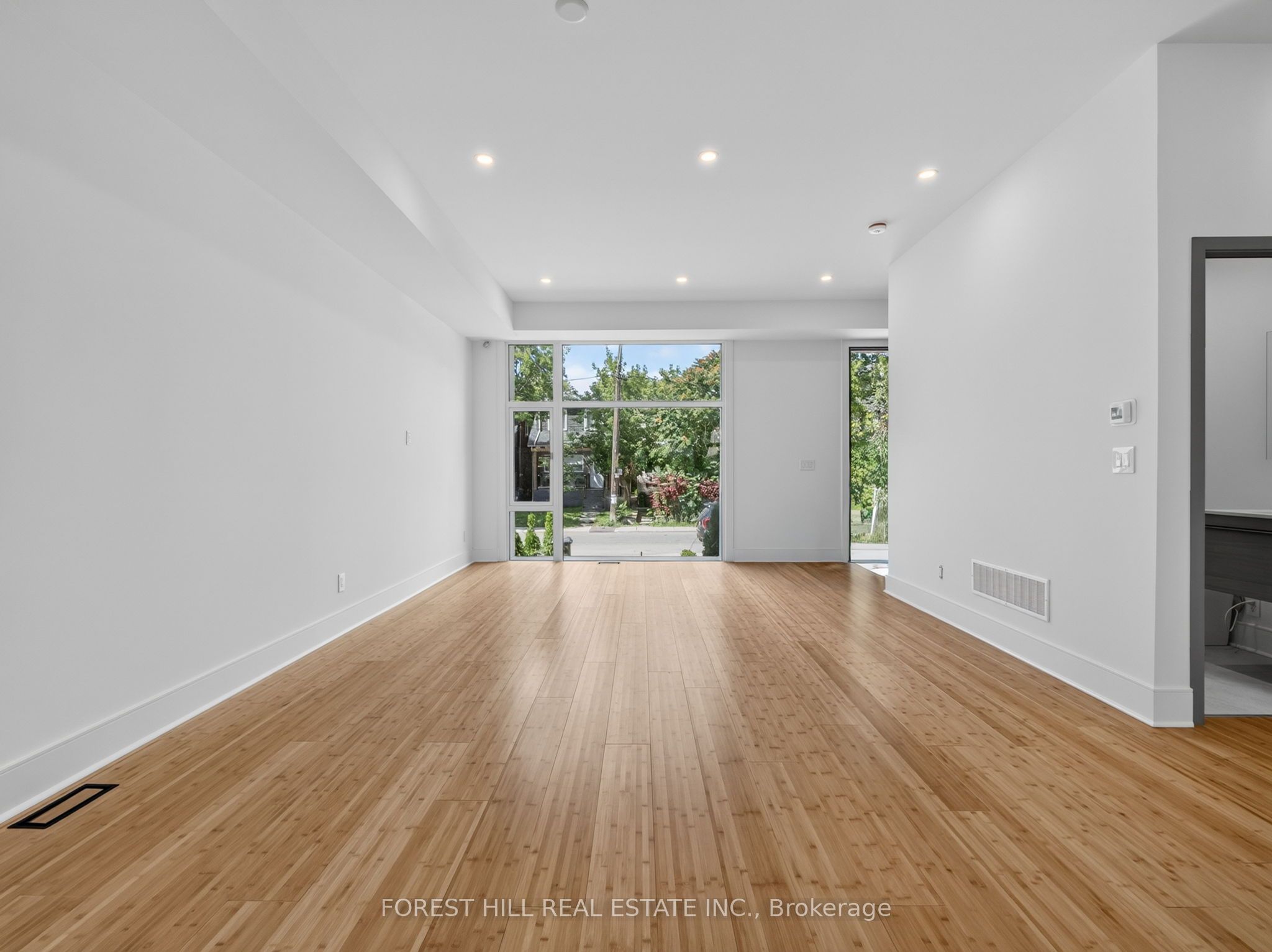 207 Robina Avenue, Toronto, ON M6C 3Y9 photo 4