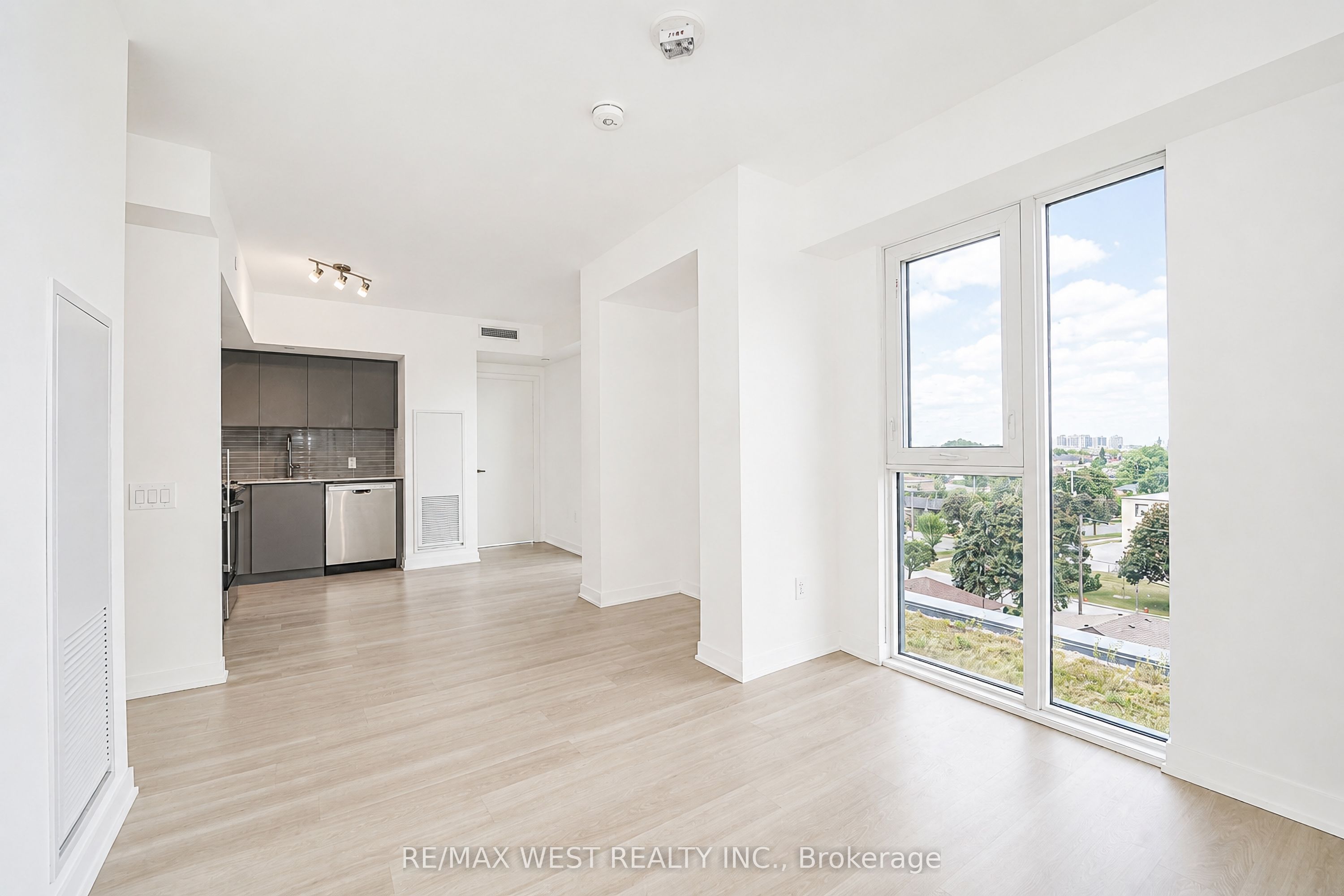 500 Wilson Avenue 721, Toronto, ON M3H 5Y9 photo 5