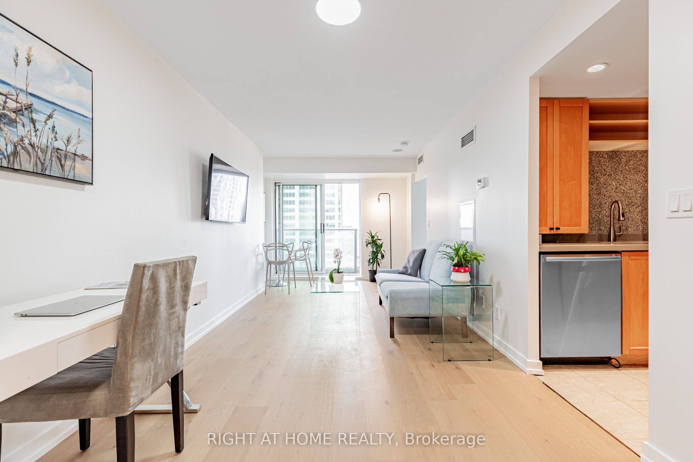 8 Park Road 3116, Toronto, ON M4W 3S5