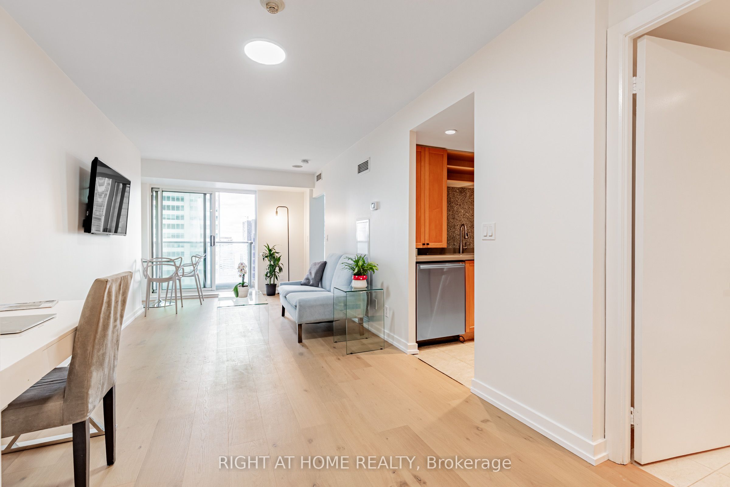 8 Park Road 3116, Toronto, ON M4W 3S5 photo 4