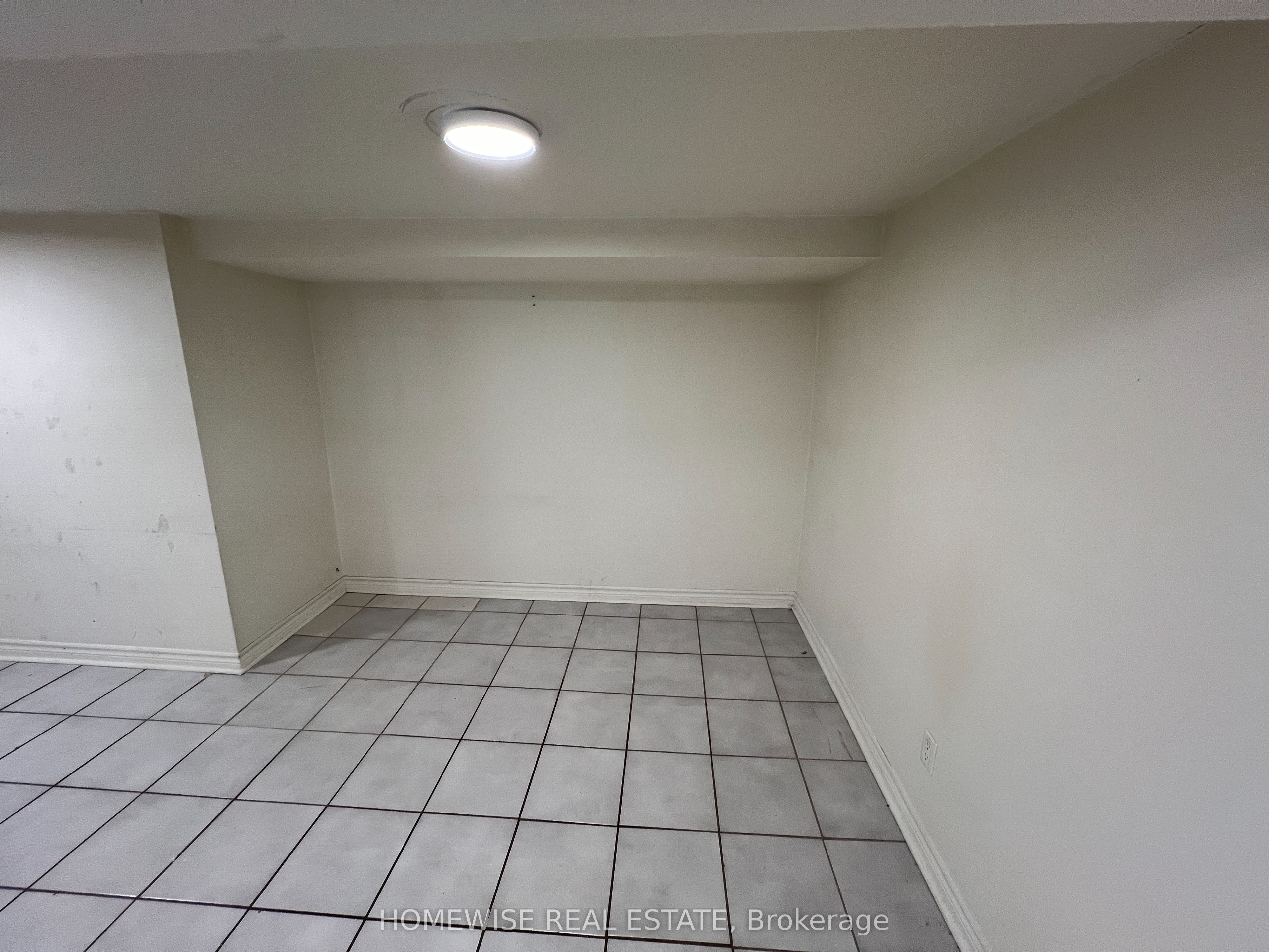261 Ossington Avenue Lower, Toronto, ON M6J 3A1 photo 2