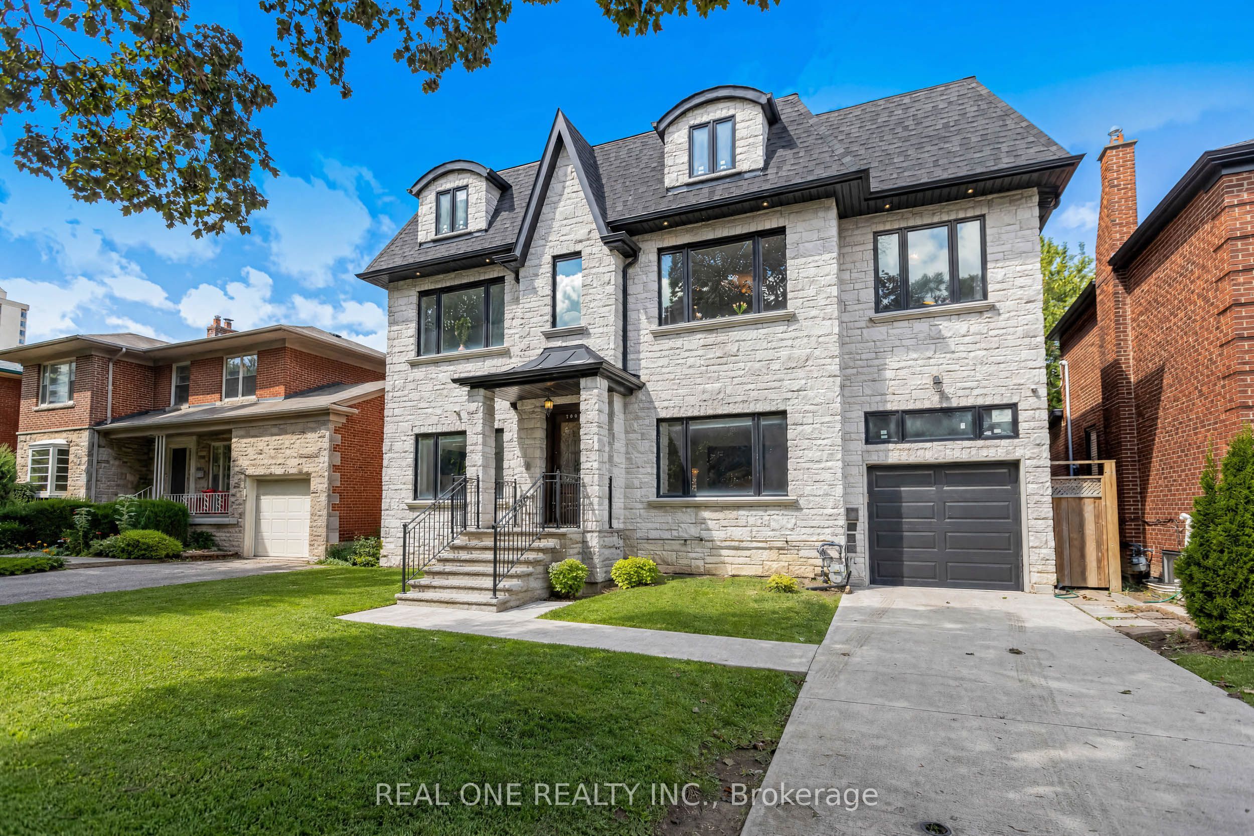 100 Ridelle Avenue, Toronto, ON M6B 1J6
